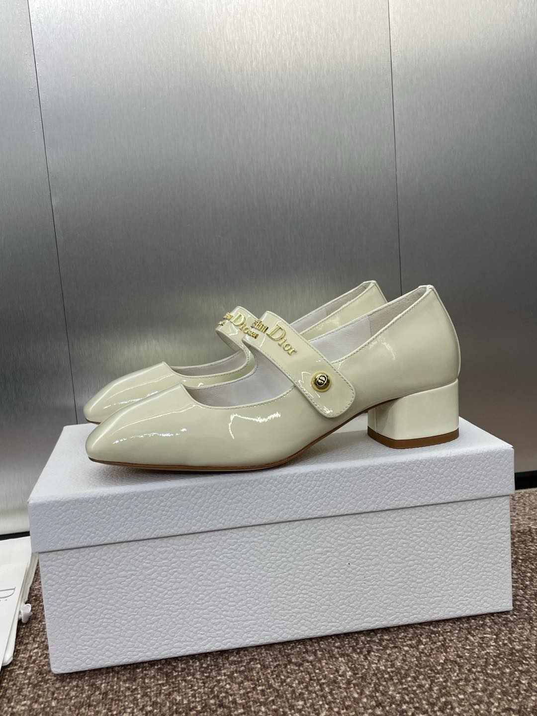 MEDIUM 35 MM HEEL PUMP IN WHITE PATENT CALFSKIN - 34