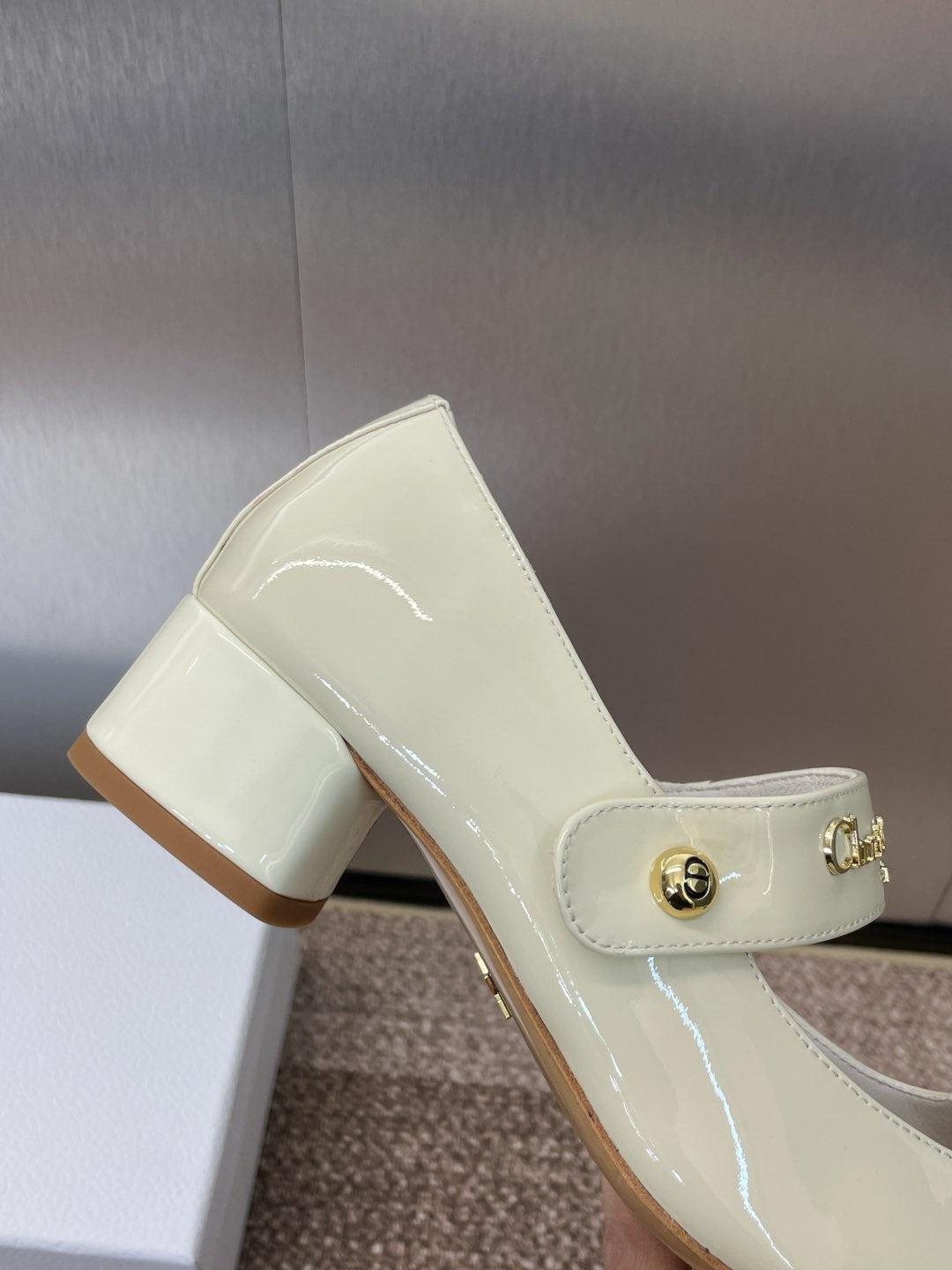 MEDIUM 35 MM HEEL PUMP IN WHITE PATENT CALFSKIN - 34
