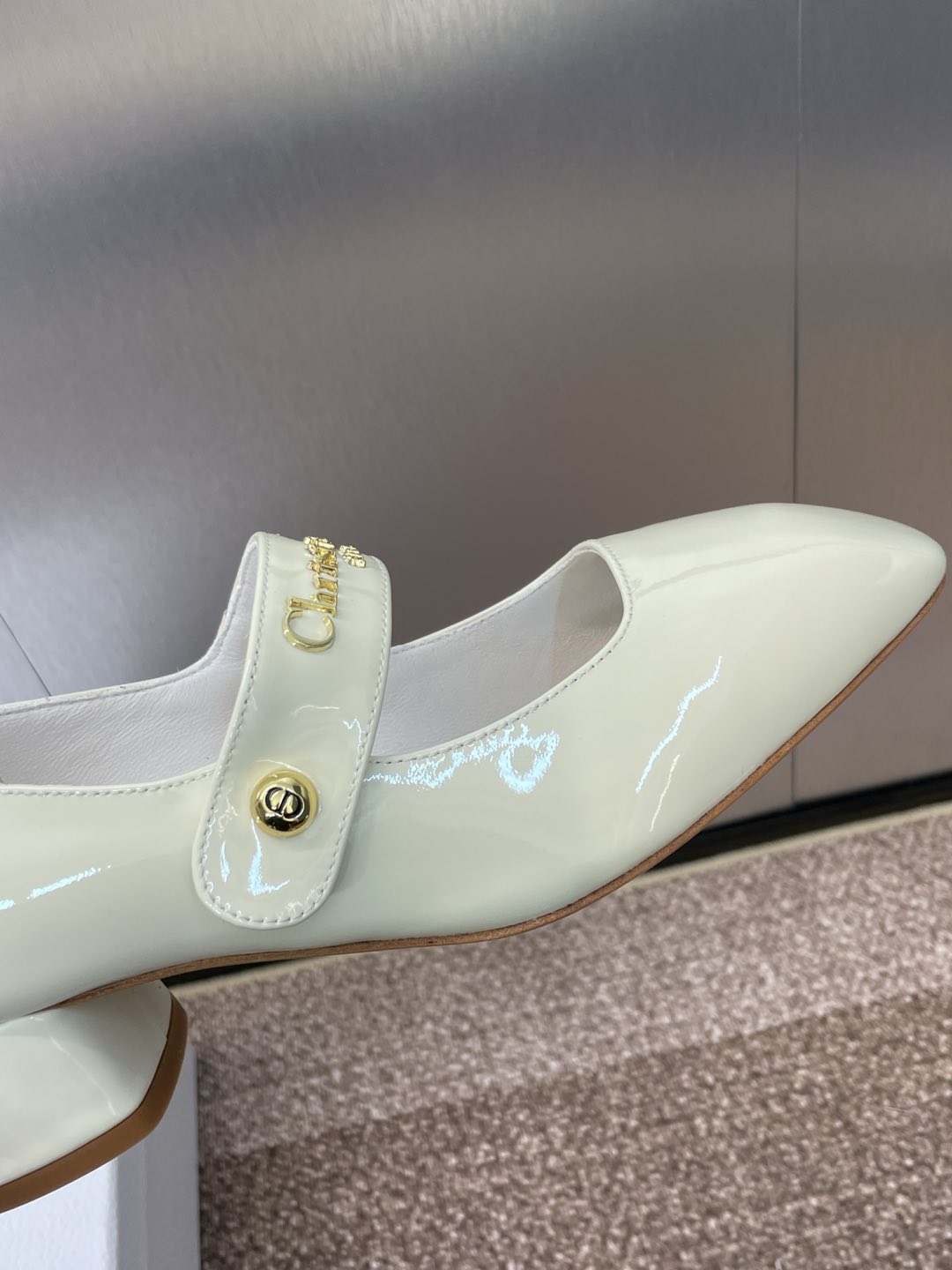 MEDIUM 35 MM HEEL PUMP IN WHITE PATENT CALFSKIN - 34