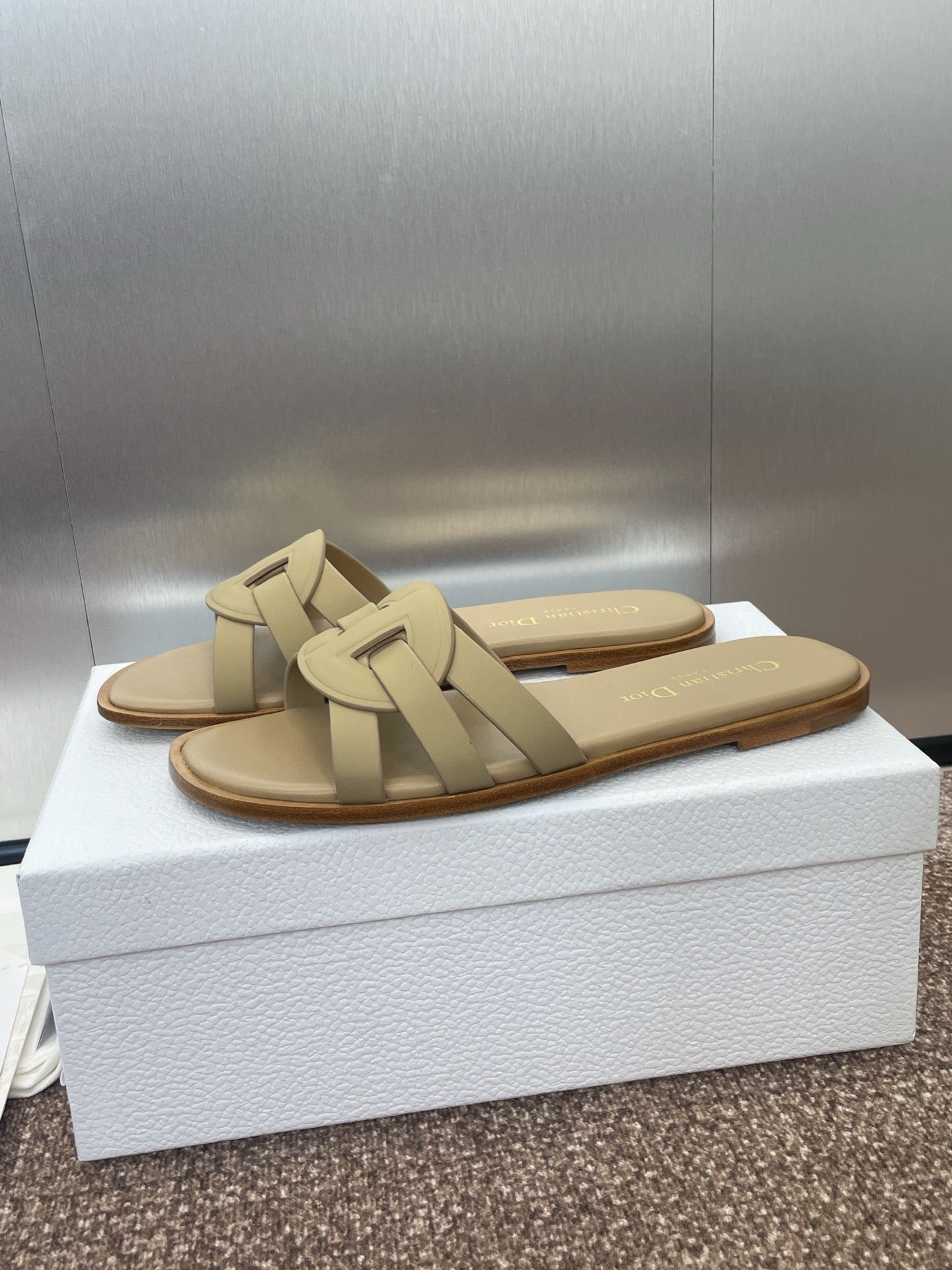 D-CLUB SLIDE SANDAL 25S IN GOLDEN BEIGE CALFSKIN - 34