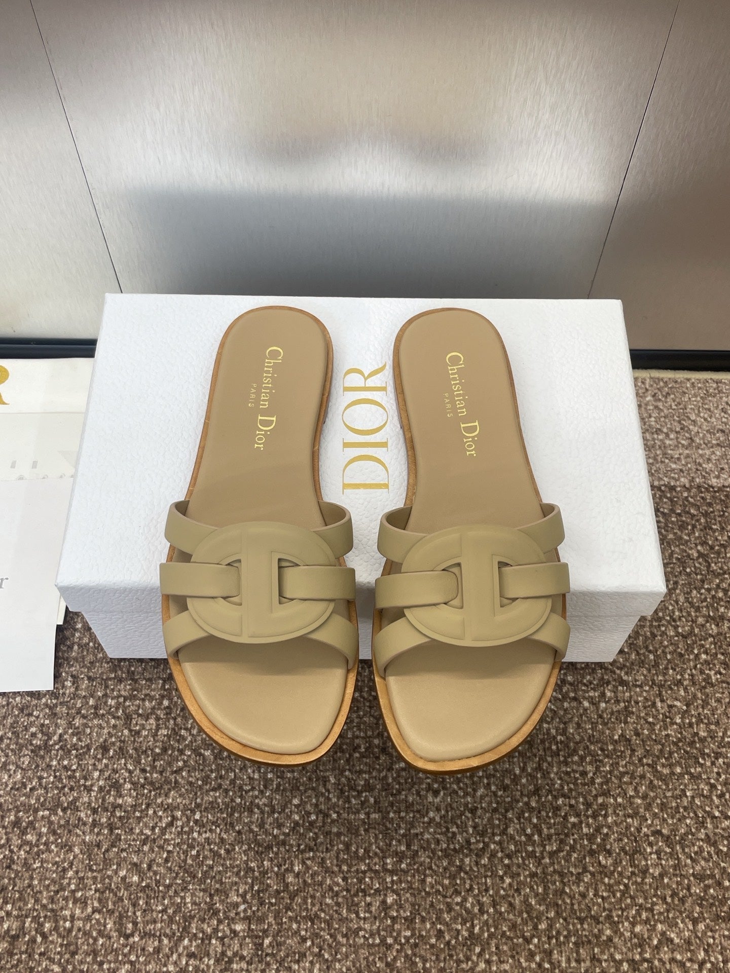 D-CLUB SLIDE SANDAL 25S IN GOLDEN BEIGE CALFSKIN - 34