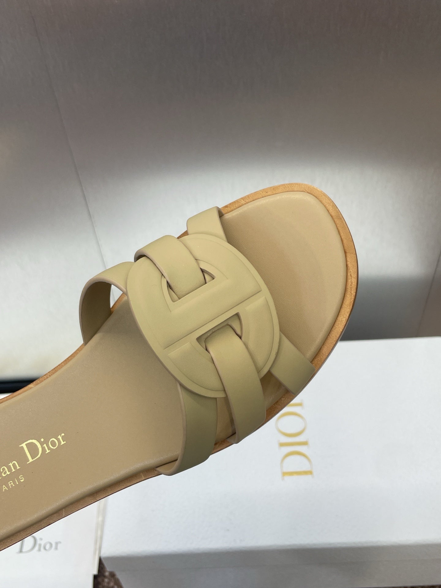 D-CLUB SLIDE SANDAL 25S IN GOLDEN BEIGE CALFSKIN - 34
