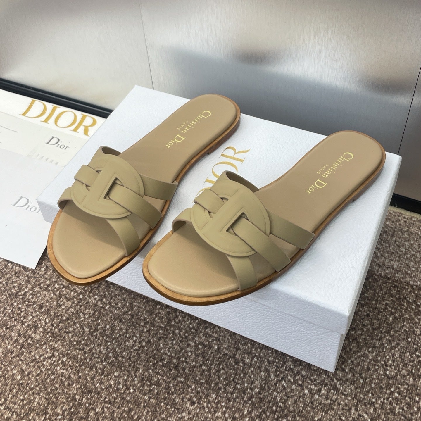 D-CLUB SLIDE SANDAL 25S IN GOLDEN BEIGE CALFSKIN - 34