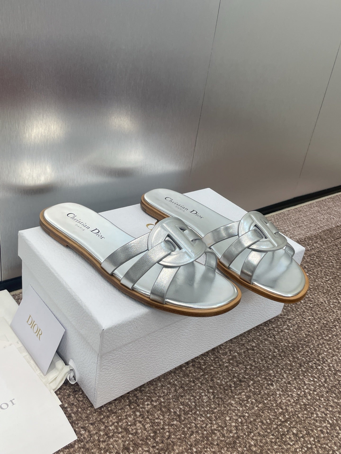 D-CLUB SLIDE SANDAL 25S IN SILVER GLOSSY CALFSKIN - 34