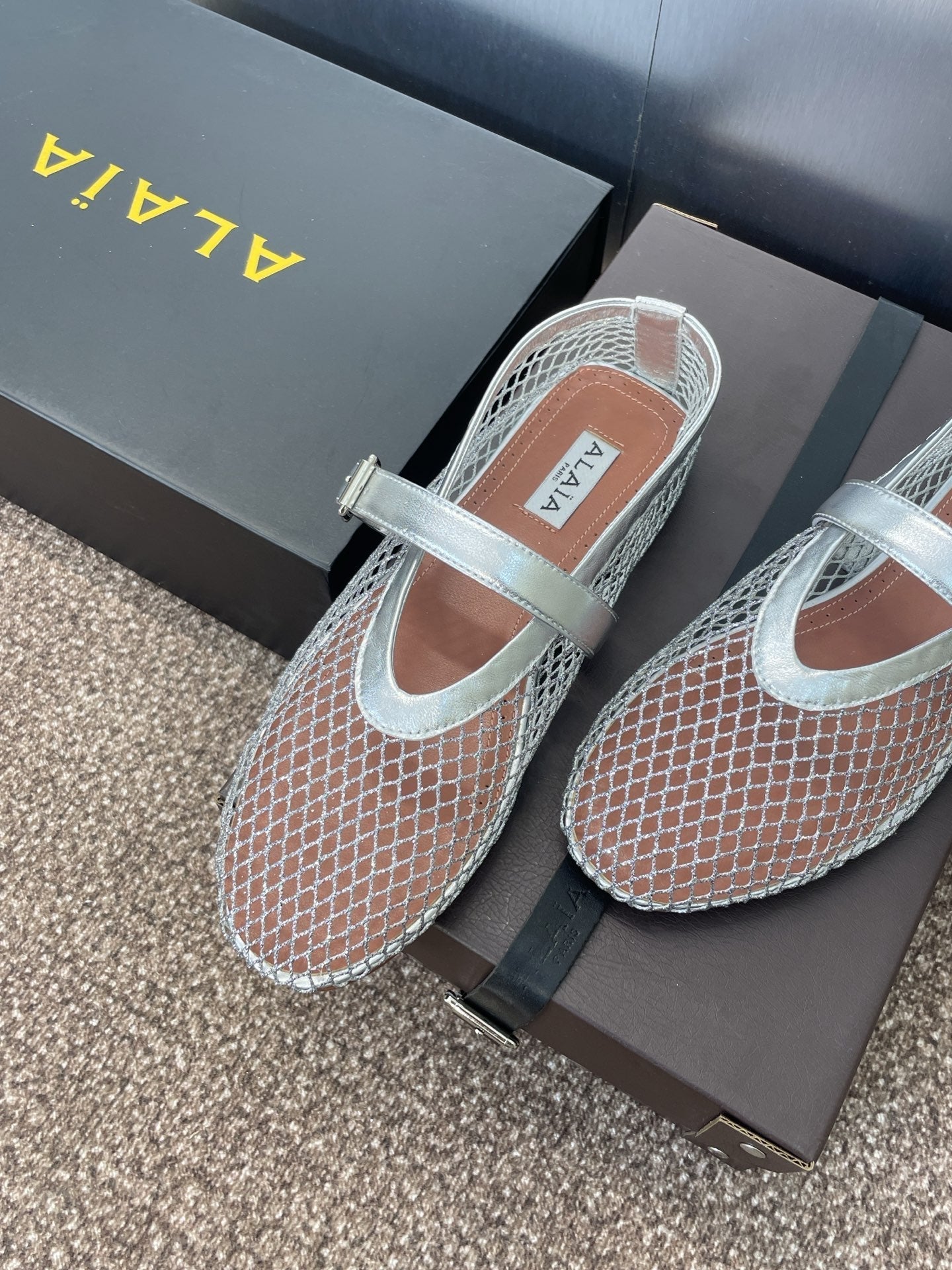 ALAIA MARY JANE FLAT 25S IN SILVER MESH CALFSKIN - 34