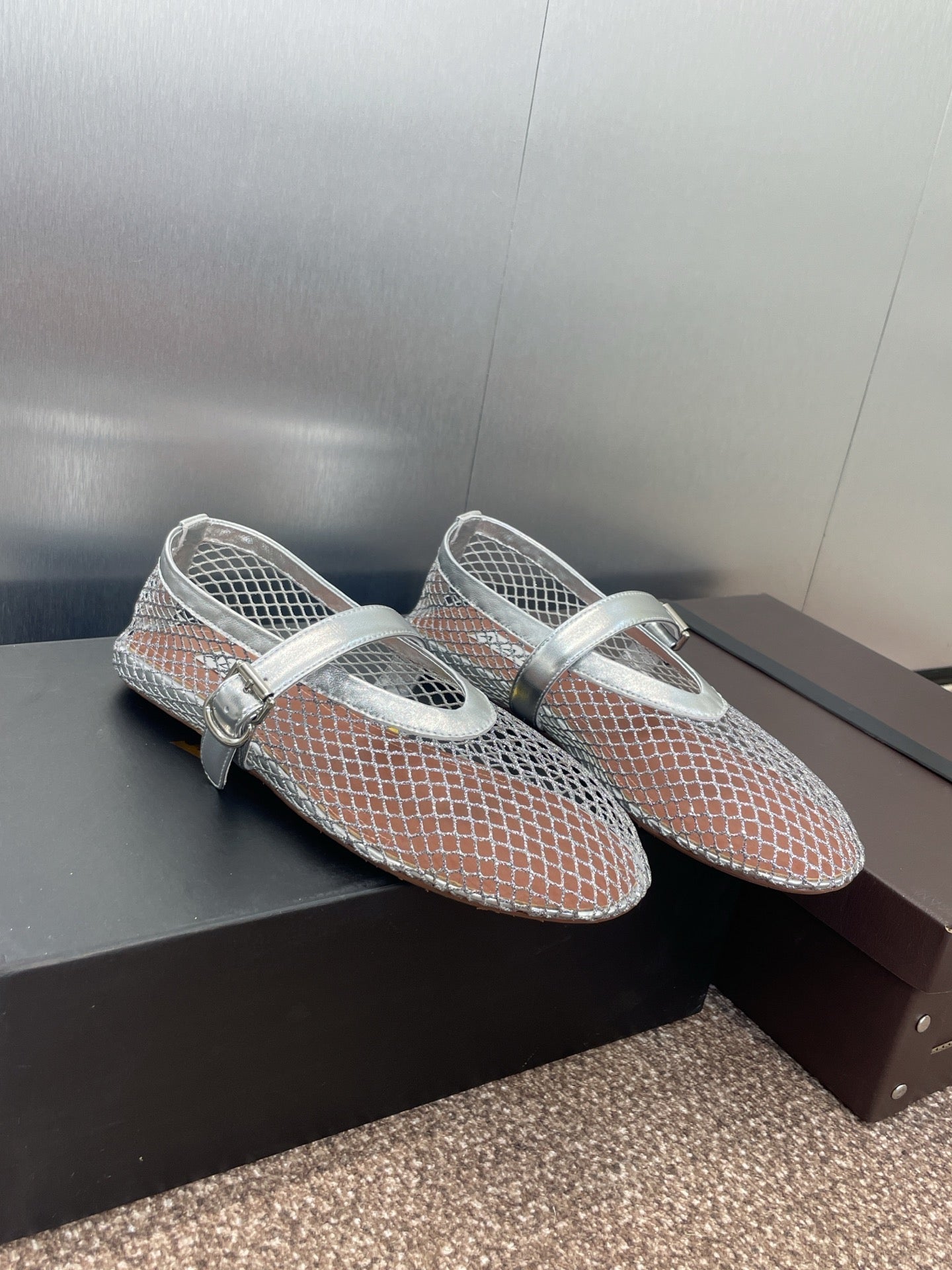 ALAIA MARY JANE FLAT 25S IN SILVER MESH CALFSKIN - 34