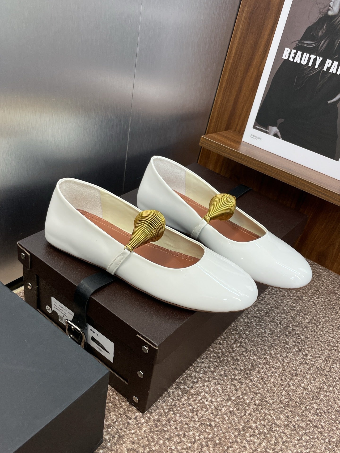 ALAIA BALLET SHOES 25S IN WHITE PATENT LEATHER WITH GOLD HARDWARE - 34