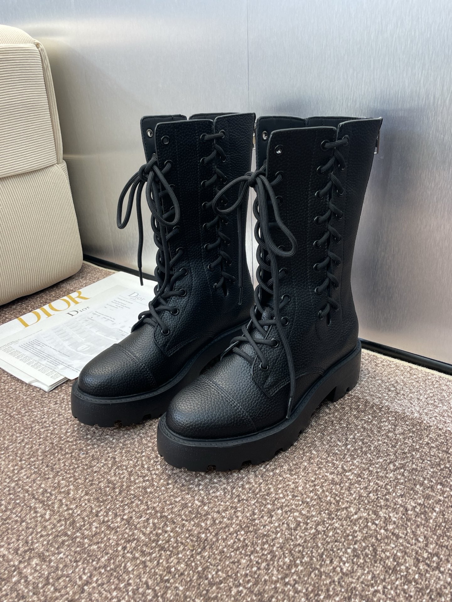 DIOR 25S D-ROAD ANKLE BOOT 45MM IN BLACK GRAINED CALFSKIN - 35