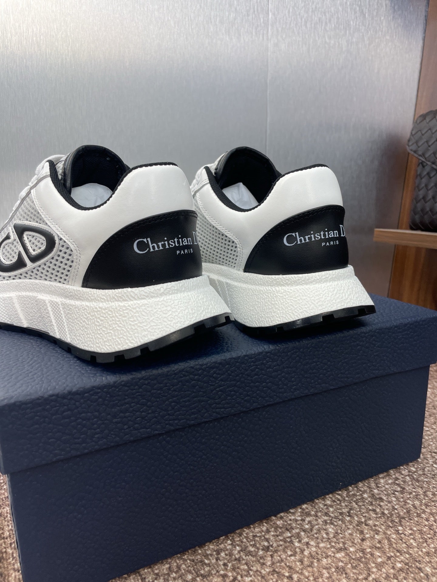 DIOR 25S D-RUN'N COUPLE SNEAKERS IN WHITE BLACK CALFSKIN AND MESH - 35