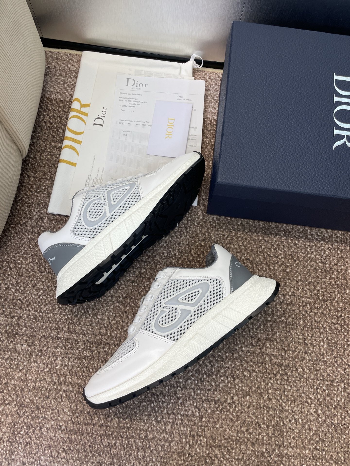 DIOR 25S D-RUN'N COUPLE SNEAKERS IN WHITE GRAY CALFSKIN AND MESH - 35