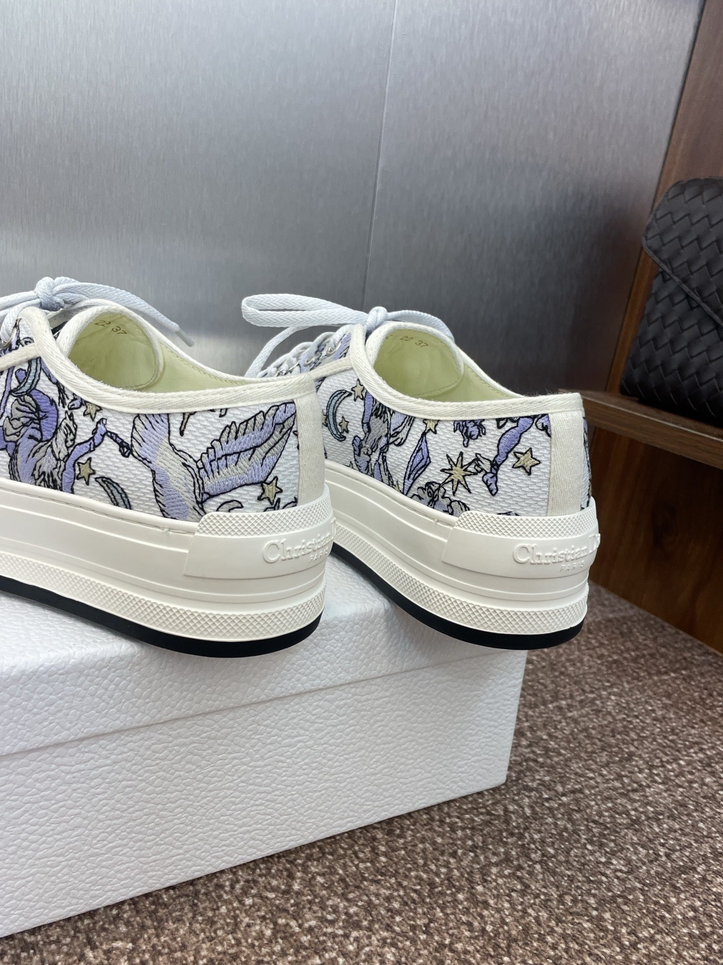 DIOR 25S WALK'N' SNEAKER IN BLUE TOILE DE JOUY EMBROIDERED COTTON - 35