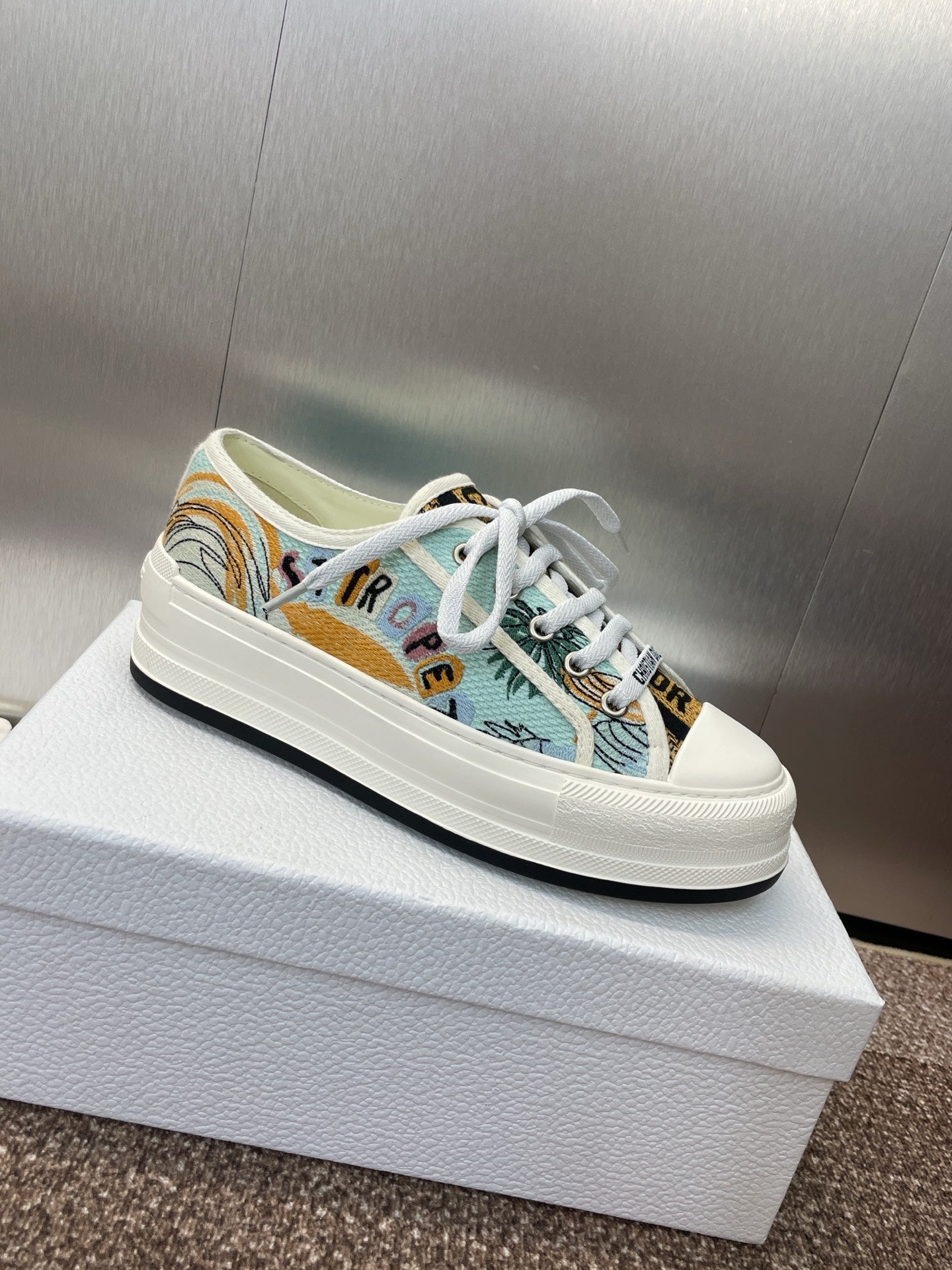 DIOR 25S WALK'N' SNEAKER IN MULTICOLOR DIOR OBLIQUE EMBROIDERED COTTON - 35