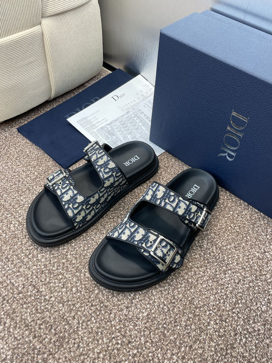 DIOR 25S ШЛЬОПАНЦІ DIORACT З ТЕМНО-СИНЬОЇ ТЕЛЯЧОЇ ШКІРИ ТА ПОЛОТНА СРІБЛЯСТА ФУРНІТУРА - 39