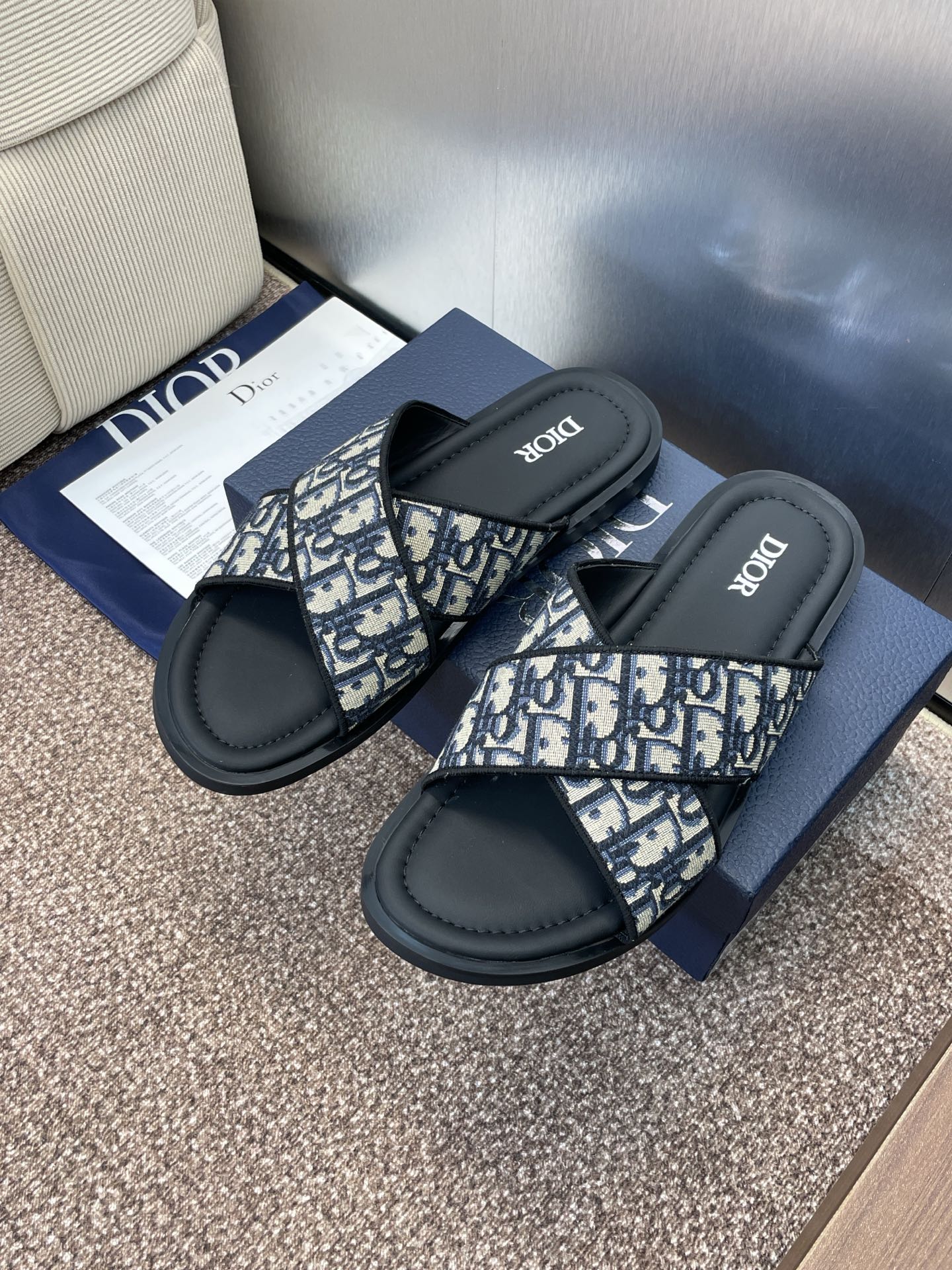 DIOR 25S ALIAS CROSS-STRAP SLIDES IN BLACK CALFSKIN WITH CD OBLIQUE DEEP BLUE LOGO - 39