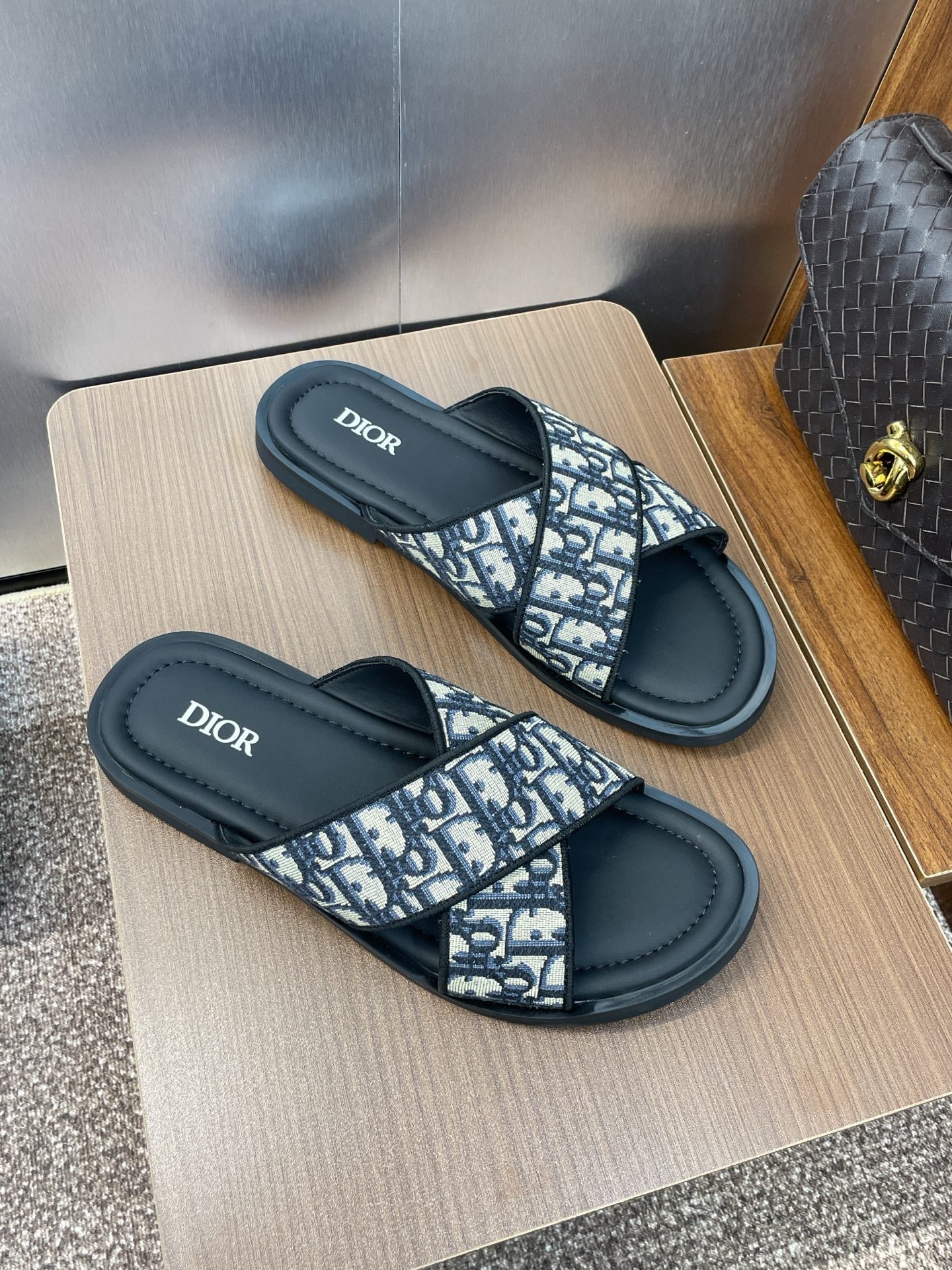 DIOR 25S ALIAS CROSS-STRAP SLIDES IN BLACK CALFSKIN WITH CD OBLIQUE DEEP BLUE LOGO - 39