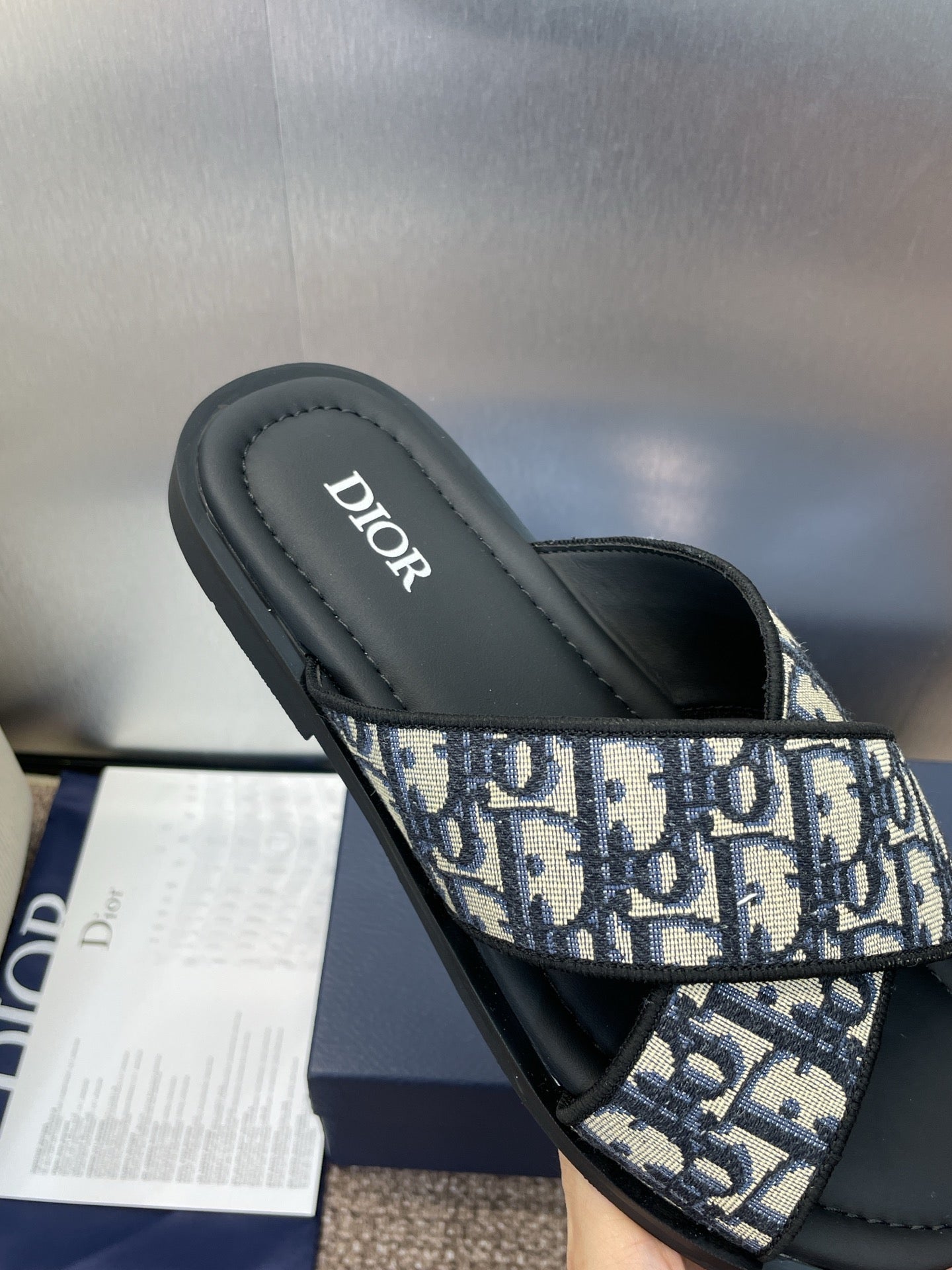DIOR 25S ALIAS CROSS-STRAP SLIDES IN BLACK CALFSKIN WITH CD OBLIQUE DEEP BLUE LOGO - 39
