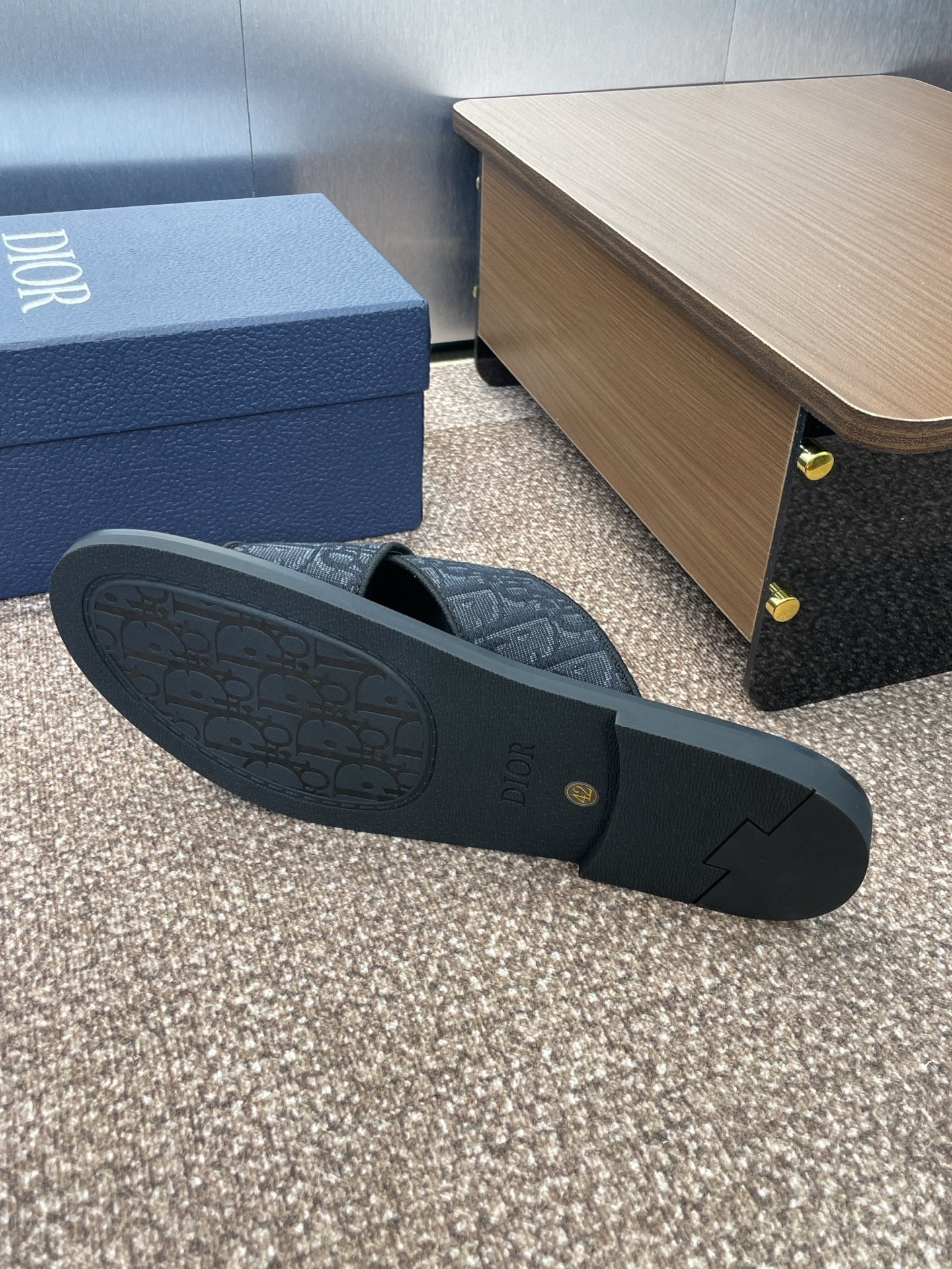 DIOR 25S ALIAS CROSS-STRAP SLIDES IN BLACK CALFSKIN WITH CD OBLIQUE DARK BLUE LOGO - 39