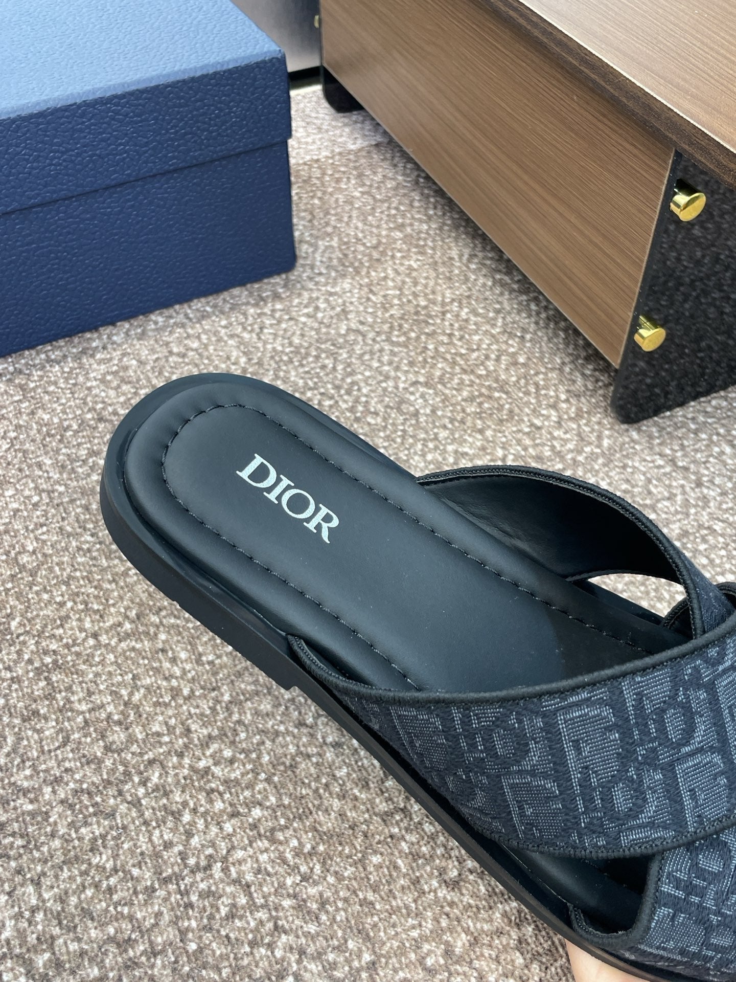 DIOR 25S ALIAS CROSS-STRAP SLIDES IN BLACK CALFSKIN WITH CD OBLIQUE DARK BLUE LOGO - 39