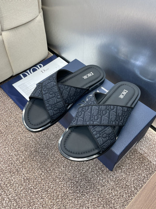 DIOR 25S ШЛЬОПАНЦІ ALIAS З ПЕРЕХРЕСНИМИ РЕМІНЦЯМИ З ЧОРНОЇ ТЕЛЯЧОЇ ШКІРИ ТА ТЕМНО-СИНІМ ЛОГОТИПОМ CD OBLIQUE - 39