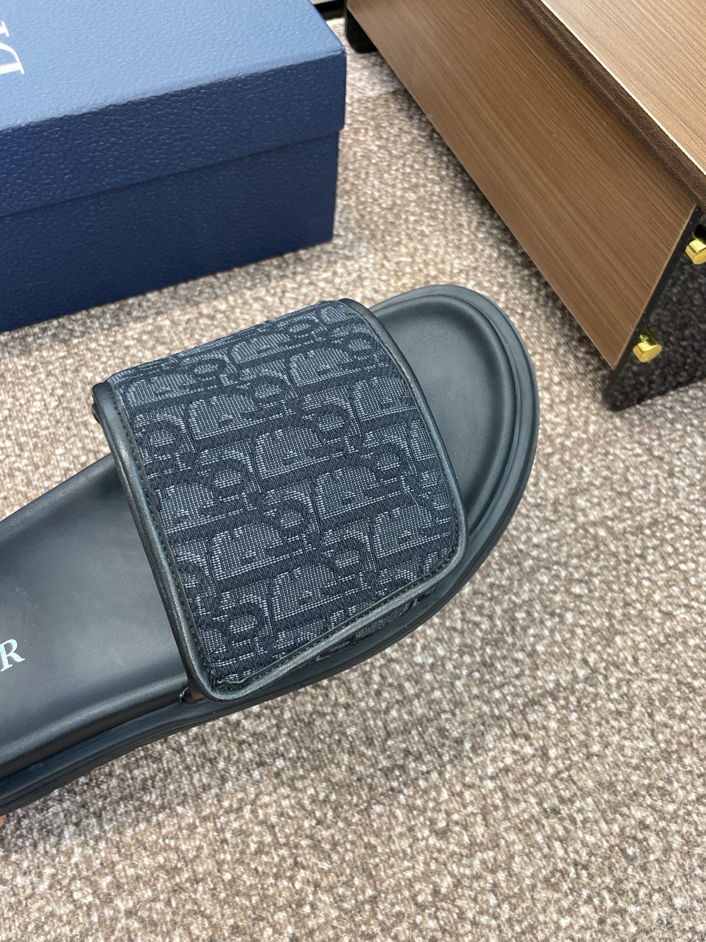 DIOR 25S ALIAS SLIDES IN BLACK CALFSKIN WITH CD OBLIQUE DARK BLUE LOGO - 39