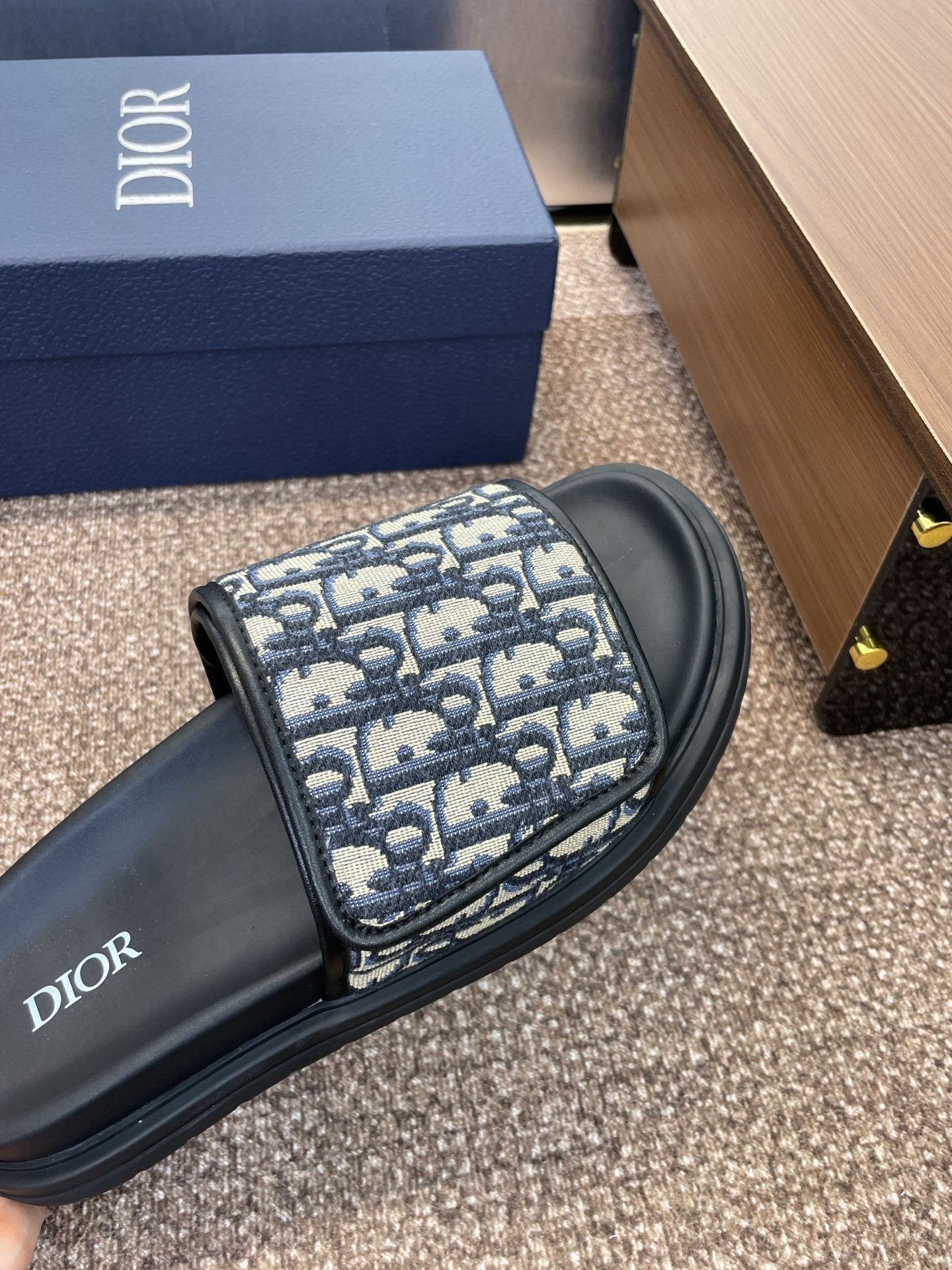 DIOR 25S ALIAS SLIDES IN BLACK CALFSKIN WITH CD OBLIQUE DEEP BLUE LOGO - 39