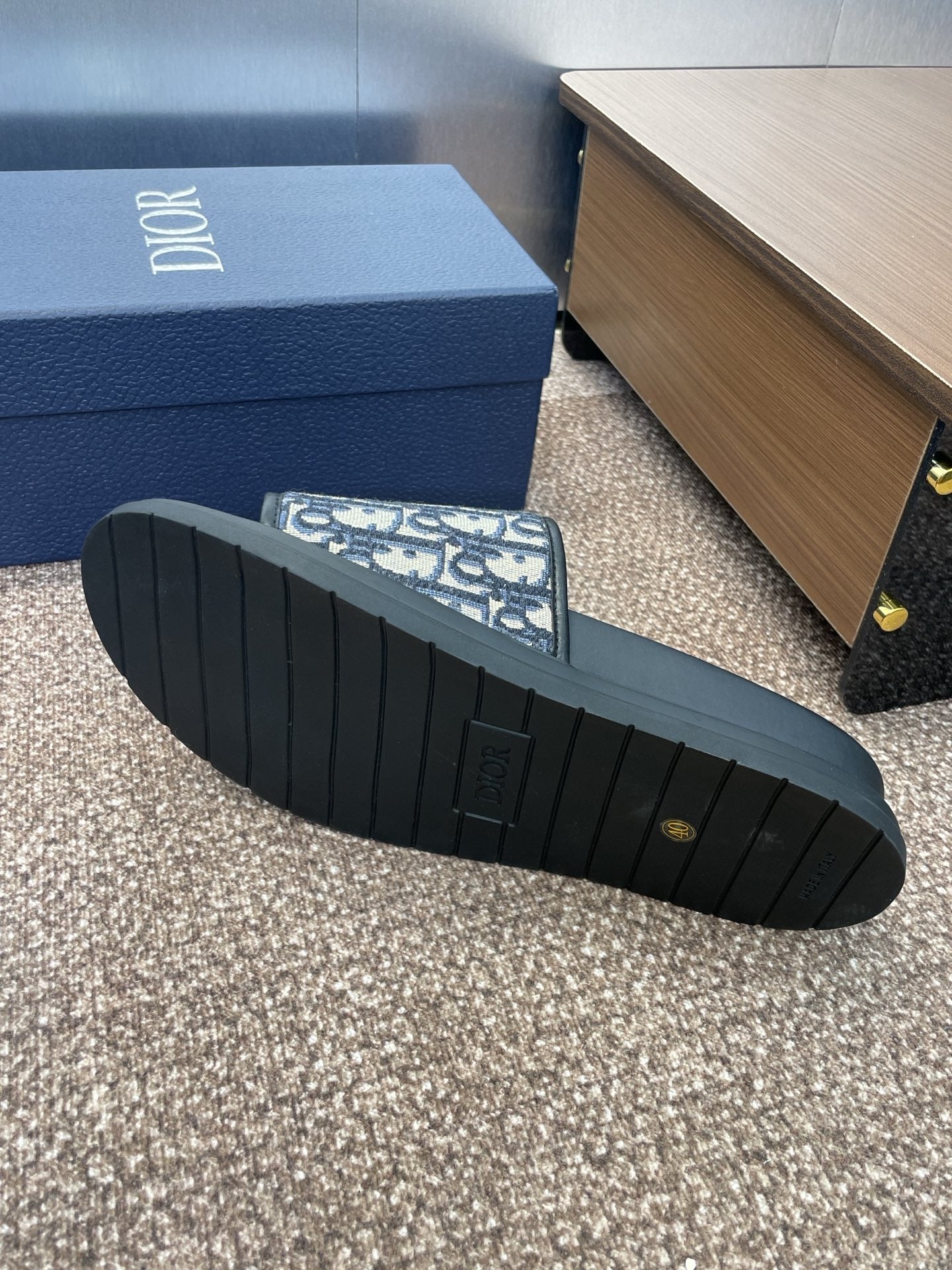 DIOR 25S ALIAS SLIDES IN BLACK CALFSKIN WITH CD OBLIQUE DEEP BLUE LOGO - 39