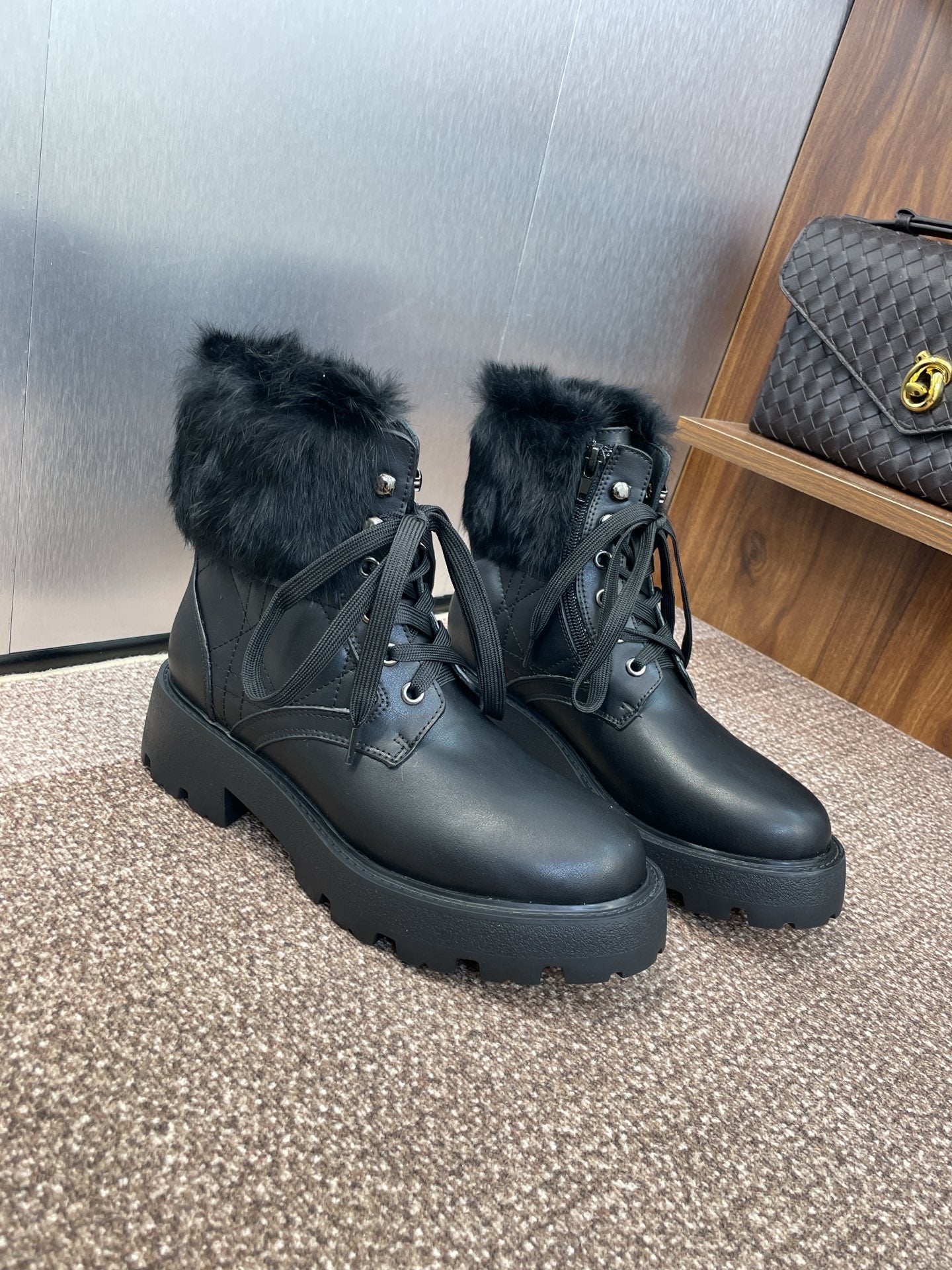 DIOR 25S D-MAJOR ANKLE BOOTS WICKER STYLE 35MM IN BLACK CALFSKIN AND FUR - 35