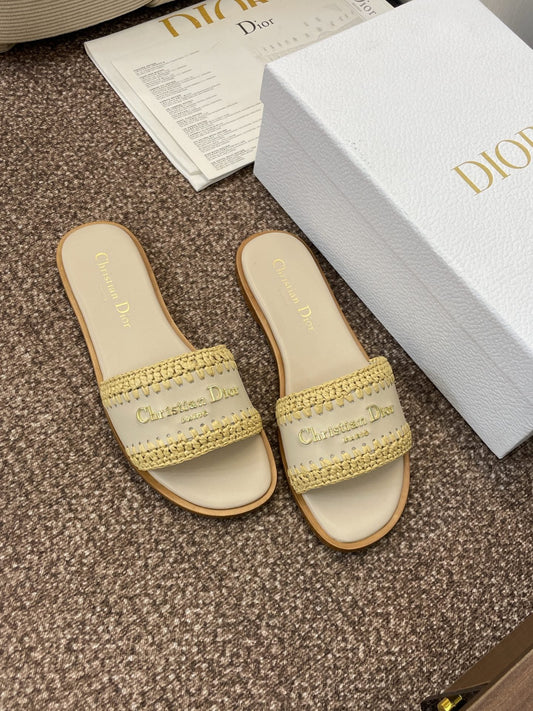 DIOR 25S D-LANE САНДАЛІ СВІТЛО-БЕЖЕВА ТЕЛЯЧА ШКІРА ТА ЖОВТА ПЛЕТЕНА РАФІЯ - 35
