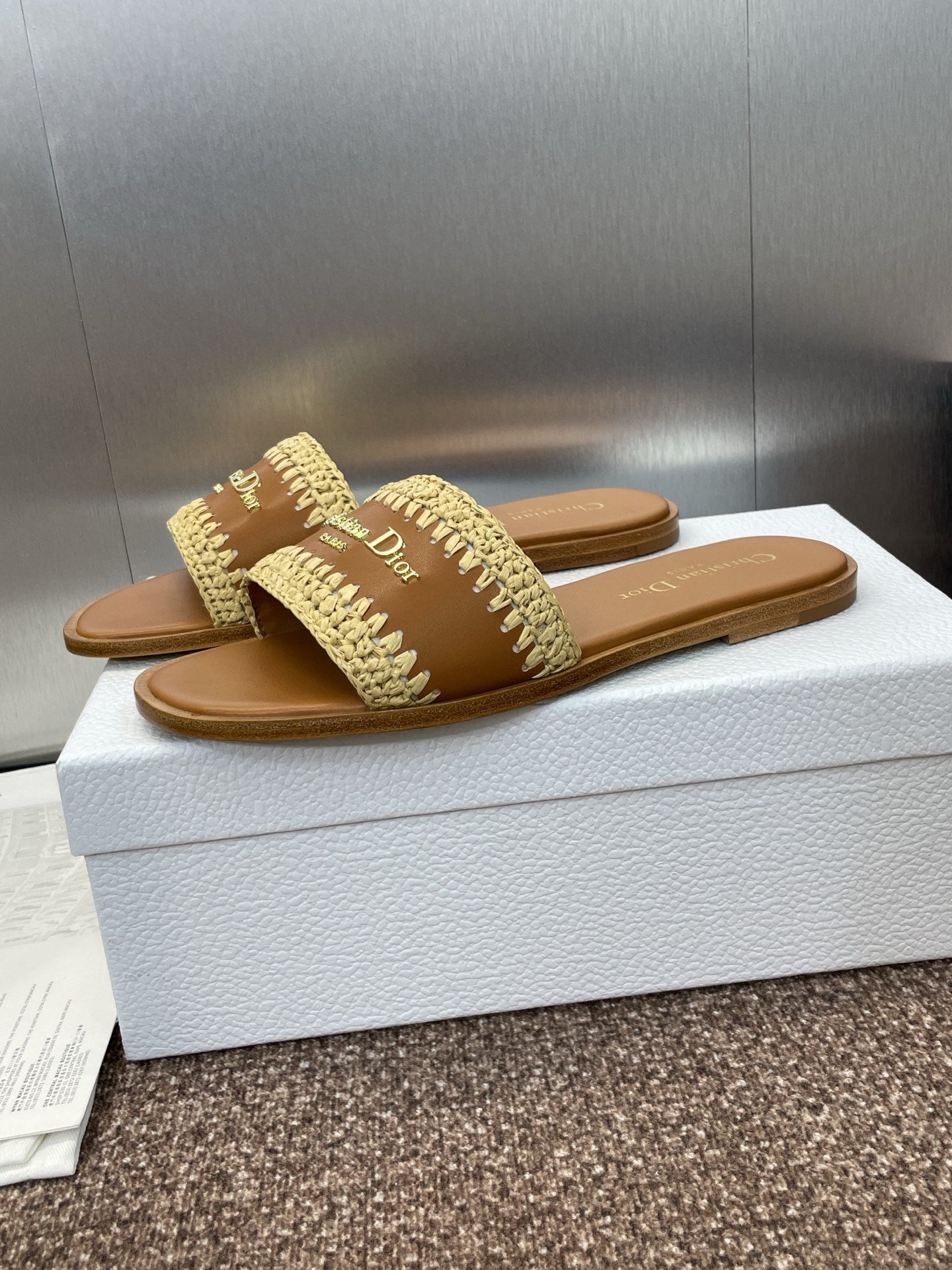DIOR 25S D-LANE SLIDE CAMEL CALFSKIN AND NATURAL BRAIDED RAFFIA - 35