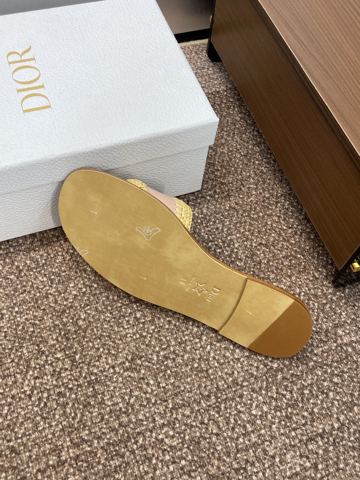 DIOR 25S D-LANE SLIDE NUDE CALFSKIN AND YELLOW BRAIDED RAFFIA - 35