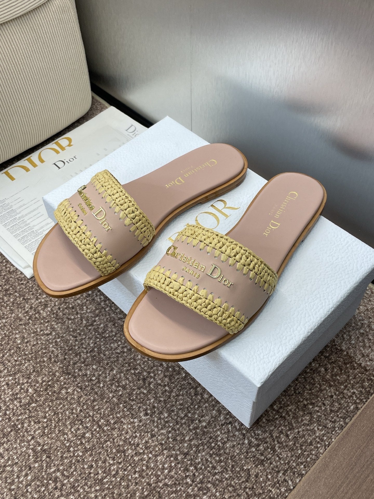 DIOR 25S D-LANE SLIDE NUDE CALFSKIN AND YELLOW BRAIDED RAFFIA - 35