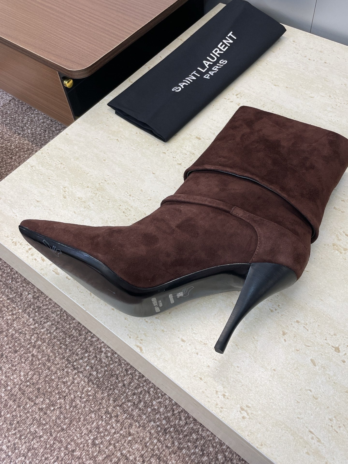 YSL 25S NIKI POINTED-HEEL ANKLE BOOTS 95 MM IN DARK BROWN SUEDE WITH GOLD HARDWARE - 35