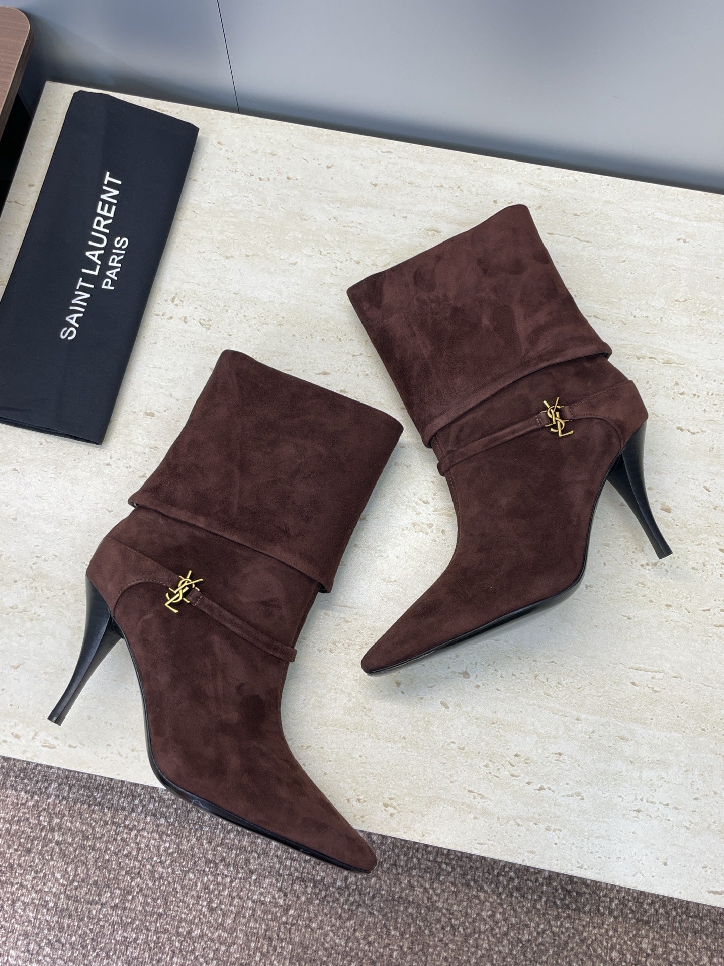 YSL 25S NIKI POINTED-HEEL ANKLE BOOTS 95 MM IN DARK BROWN SUEDE WITH GOLD HARDWARE - 35