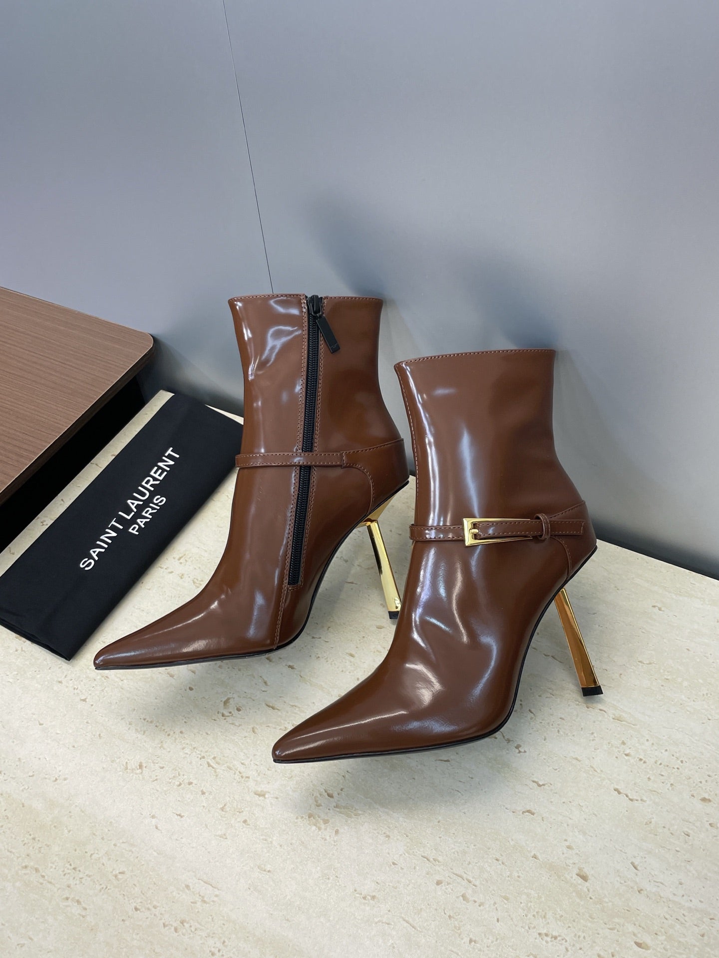 YSL 25S POINTED-TOE HIGH-HEEL ANKLE BOOTS 95 MM IN BROWN LAMBSKIN WITH GOLD HARDWARE - 35