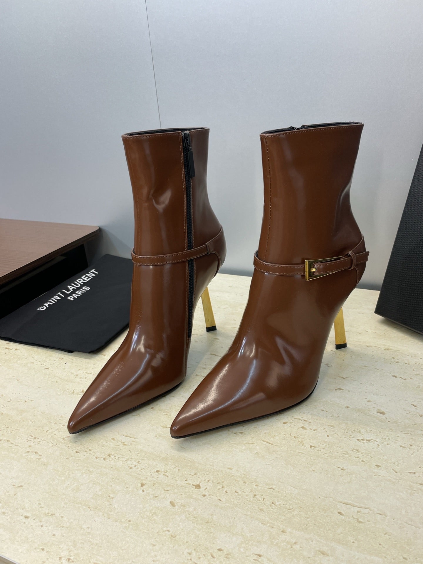 YSL 25S POINTED-TOE HIGH-HEEL ANKLE BOOTS 95 MM IN BROWN LAMBSKIN WITH GOLD HARDWARE - 35