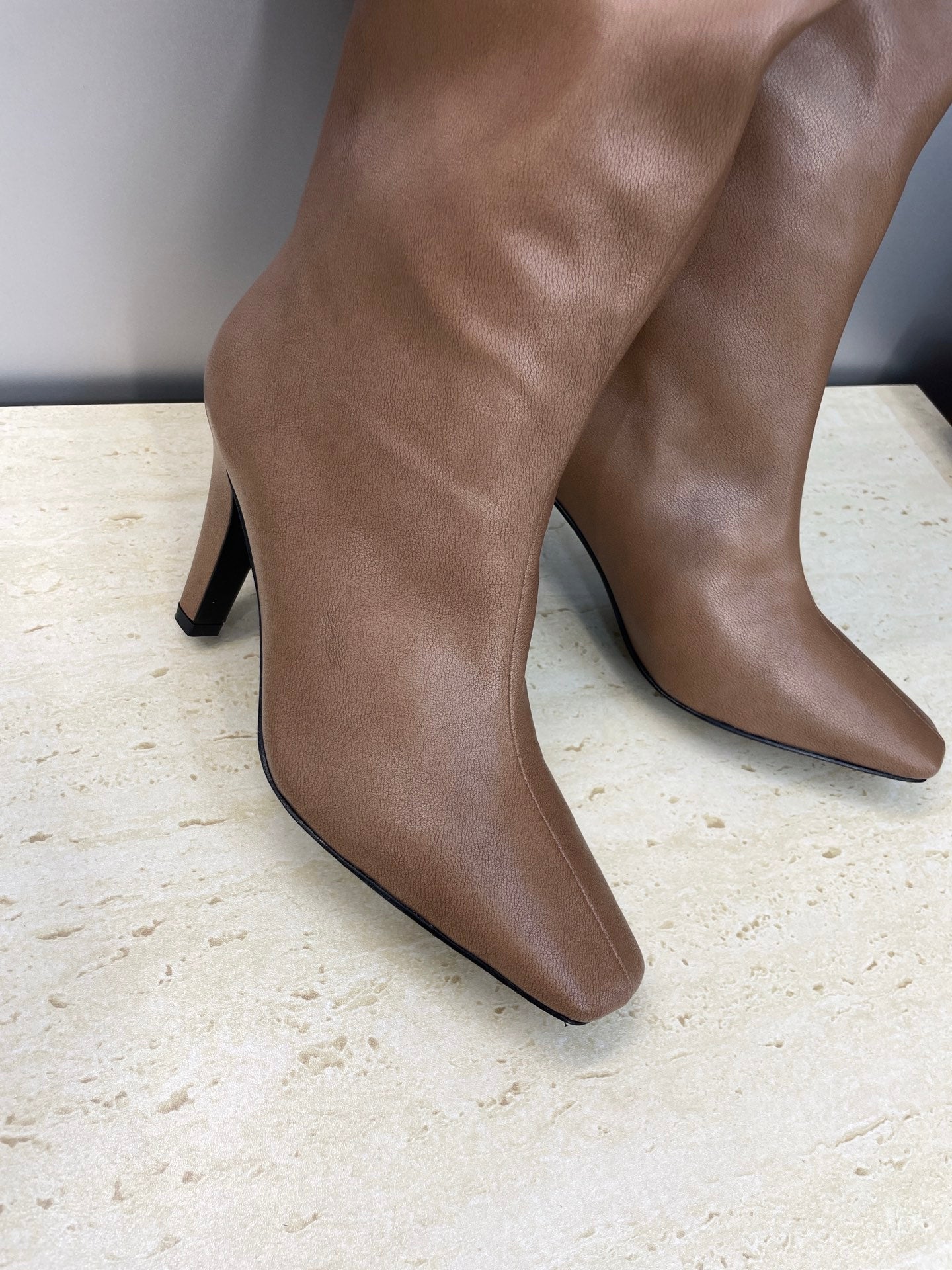 YSL 25S HIGH‑HEEL FRINGED MARTIN BOOTS 90 MM IN CHESTNUT BROWN LAMBSKIN - 35