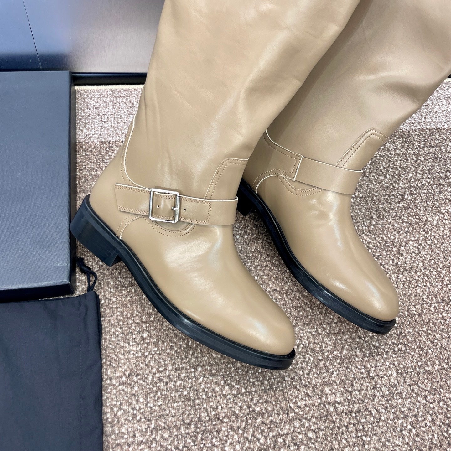 YSL 25S KNEE-HIGH BOOTS 30 MM IN BEIGE LAMBSKIN WITH SILVER HARDWARE - 35