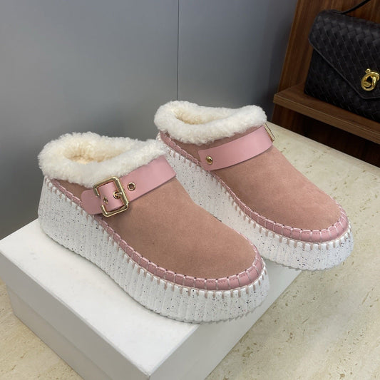 ХУТРЯНІ МЮЛІ НА ТАНКЕТЦІ CHLOÉ 26S ЗІ СВІТЛО-РОЖЕВОЇ ЗАМШІ
