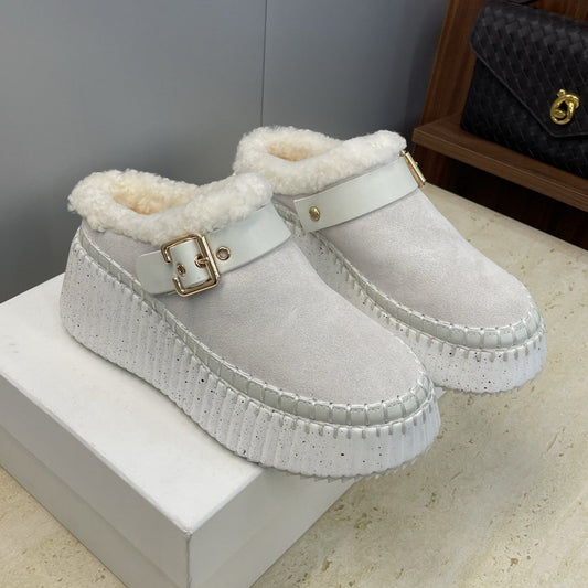 Жіночі мюлі на танкетці CHLOÉ 26S з хутром і замші світло-сірого кольору