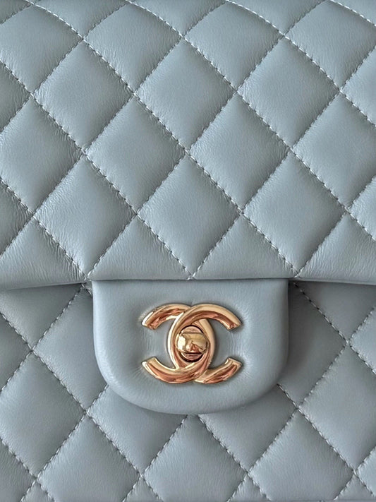 СУМКА CHANEL 25S CLASSIC FLAP BAG 25 СМ ЗІ ШКІРИ ЯГНЯТИ СИНЬО-СІРОГО КОЛЬОРУ З ФУРНІТУРОЮ ЗІ ЗОЛОТА