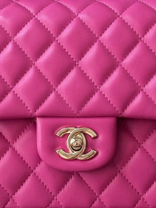 CHANEL 25S КЛАСИЧНА СУМКА-ФЛЕТ 25 СМ З РОЖЕВОЇ ШКІРИ ЯГНЯТИ ІЗ ЗОЛОТОЮ ФУРНІТУРОЮ