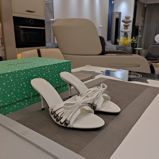 BOW-EMBELLISHED HIGH MULES IN WHITE SHEEPSKIN - 34