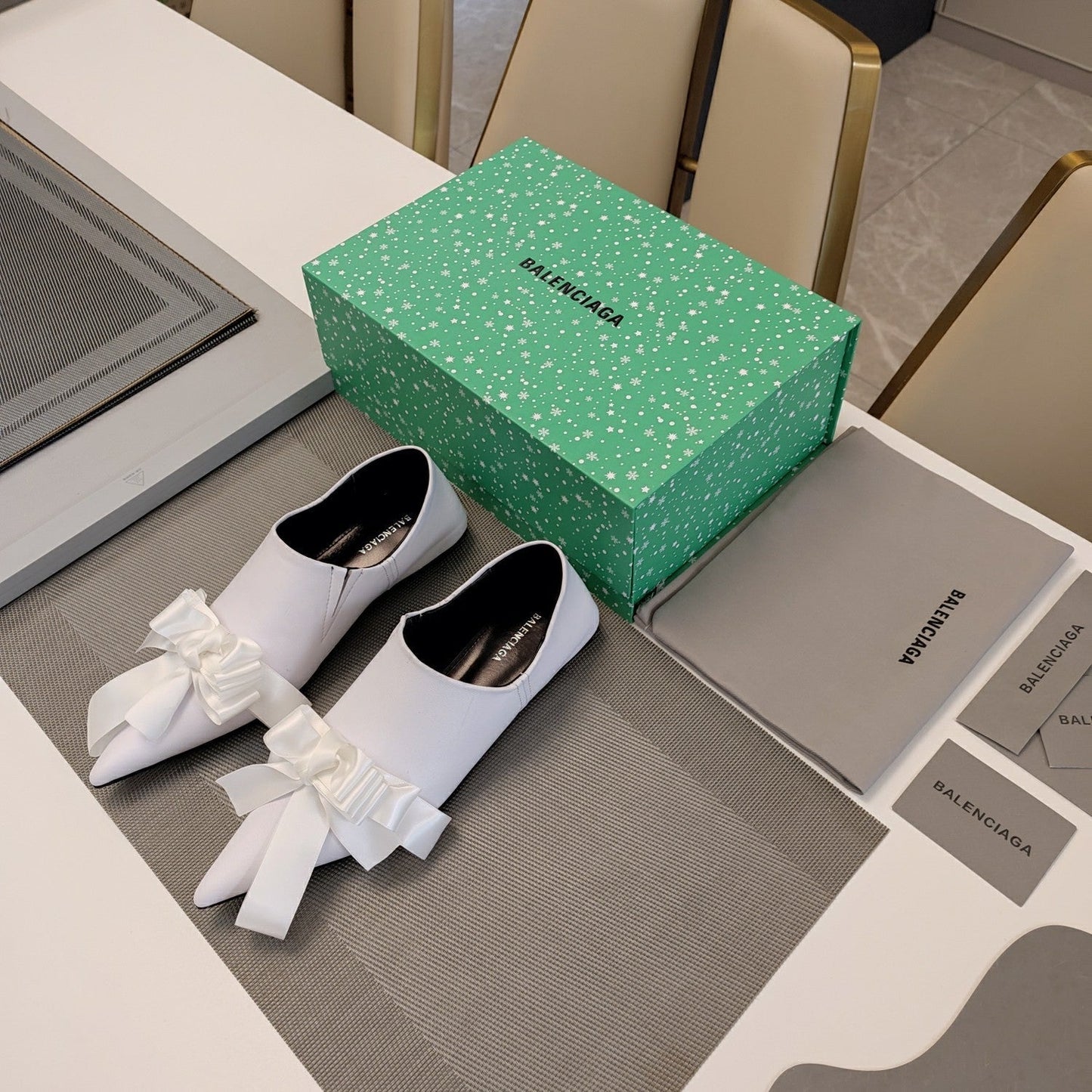 POINTED-TOE FLATS WITH BOW IN WHITE SOFT LAMBSKIN - 34