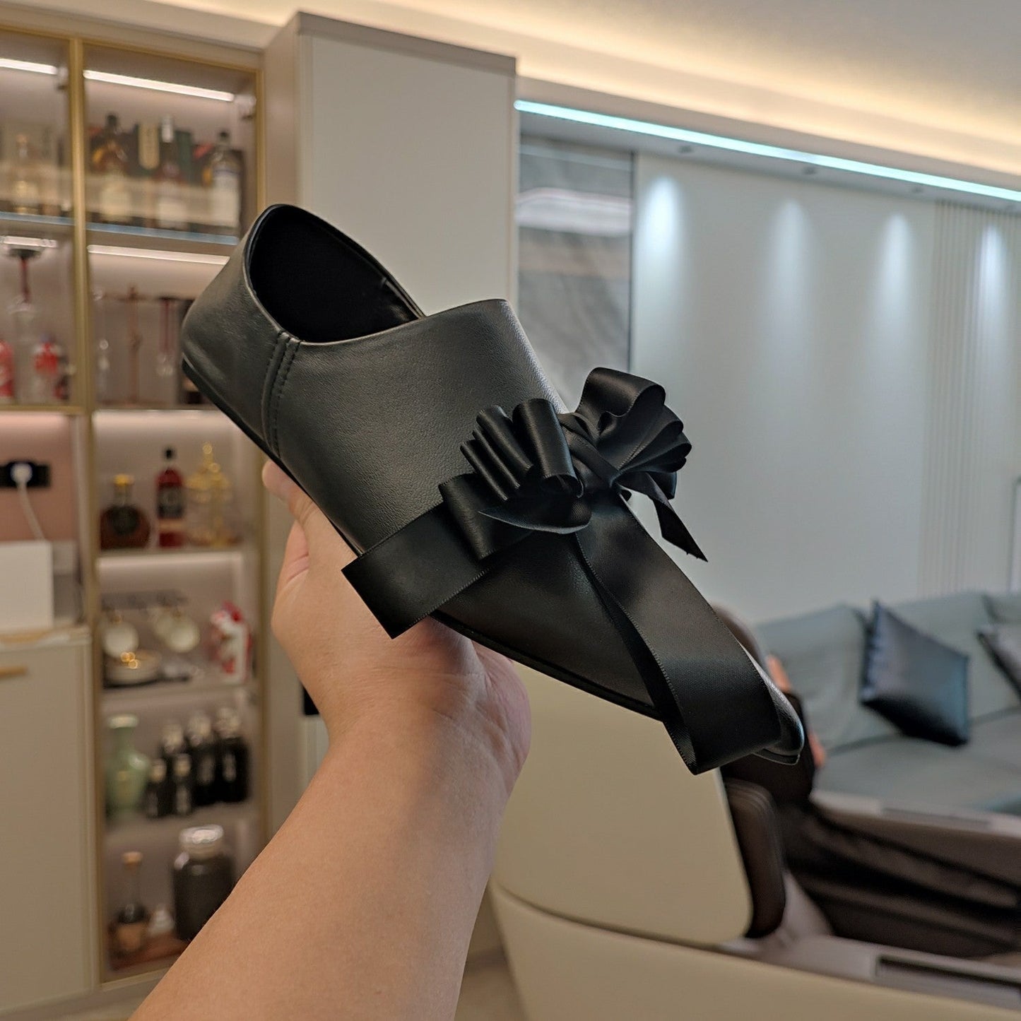 POINTED-TOE FLATS WITH BOW IN BLACK SOFT LAMBSKIN - 34