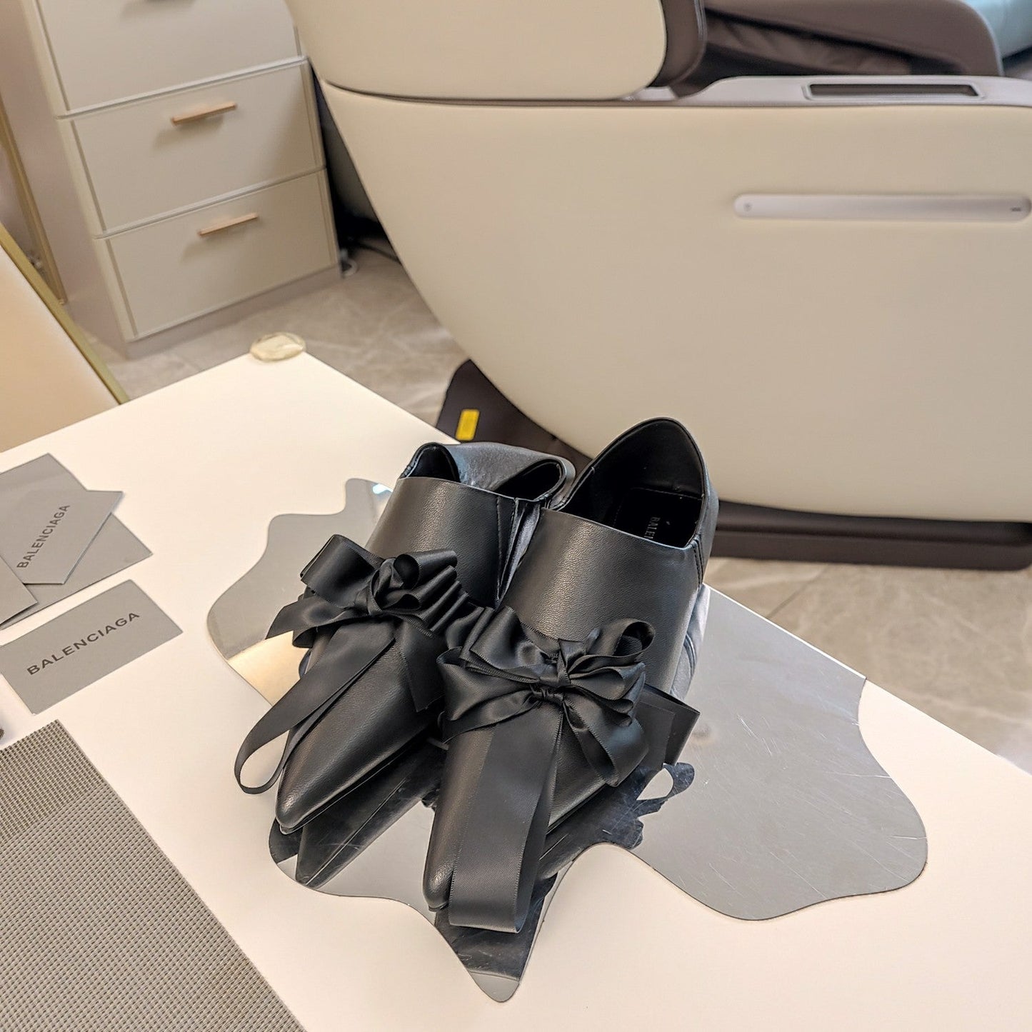 POINTED-TOE FLATS WITH BOW IN BLACK SOFT LAMBSKIN - 34