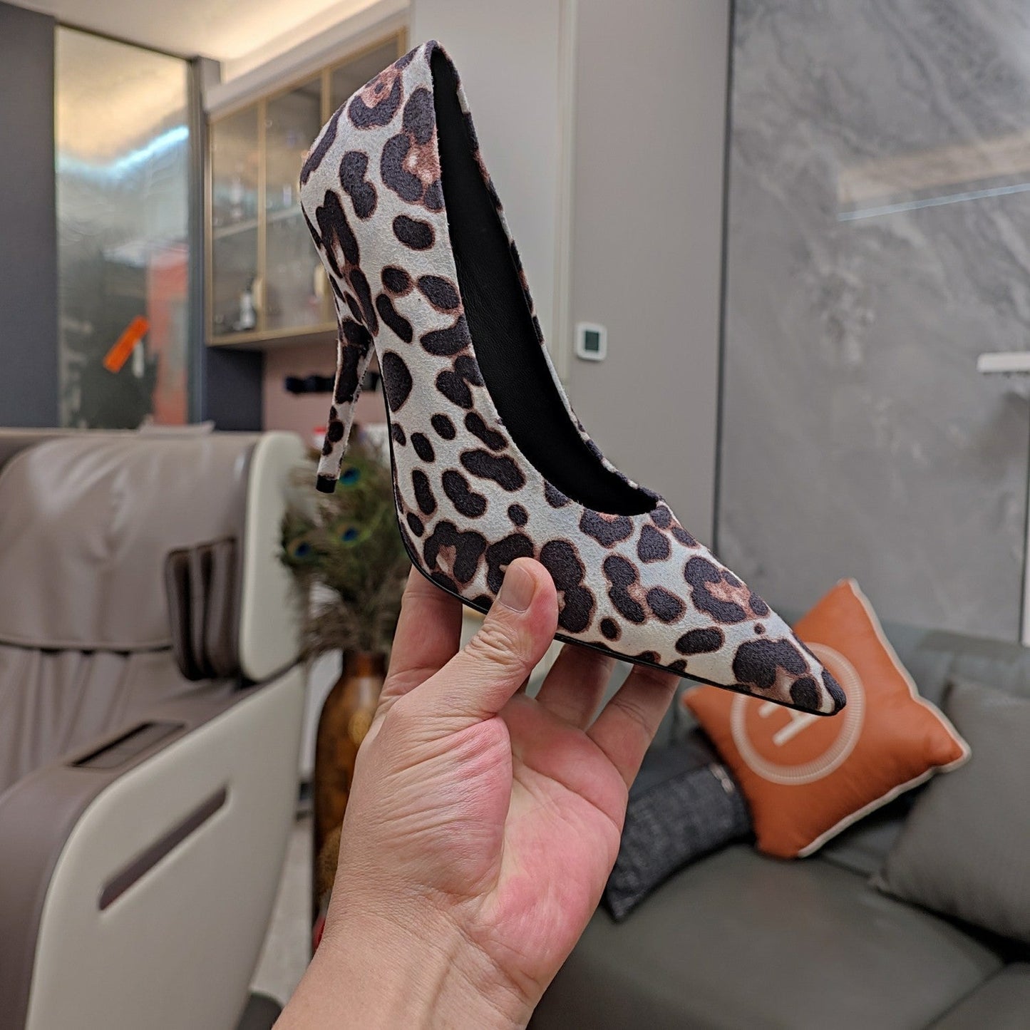 HIGH PUMPS IN LIGHT GRAY LEOPARD PRINT SUEDE - 34