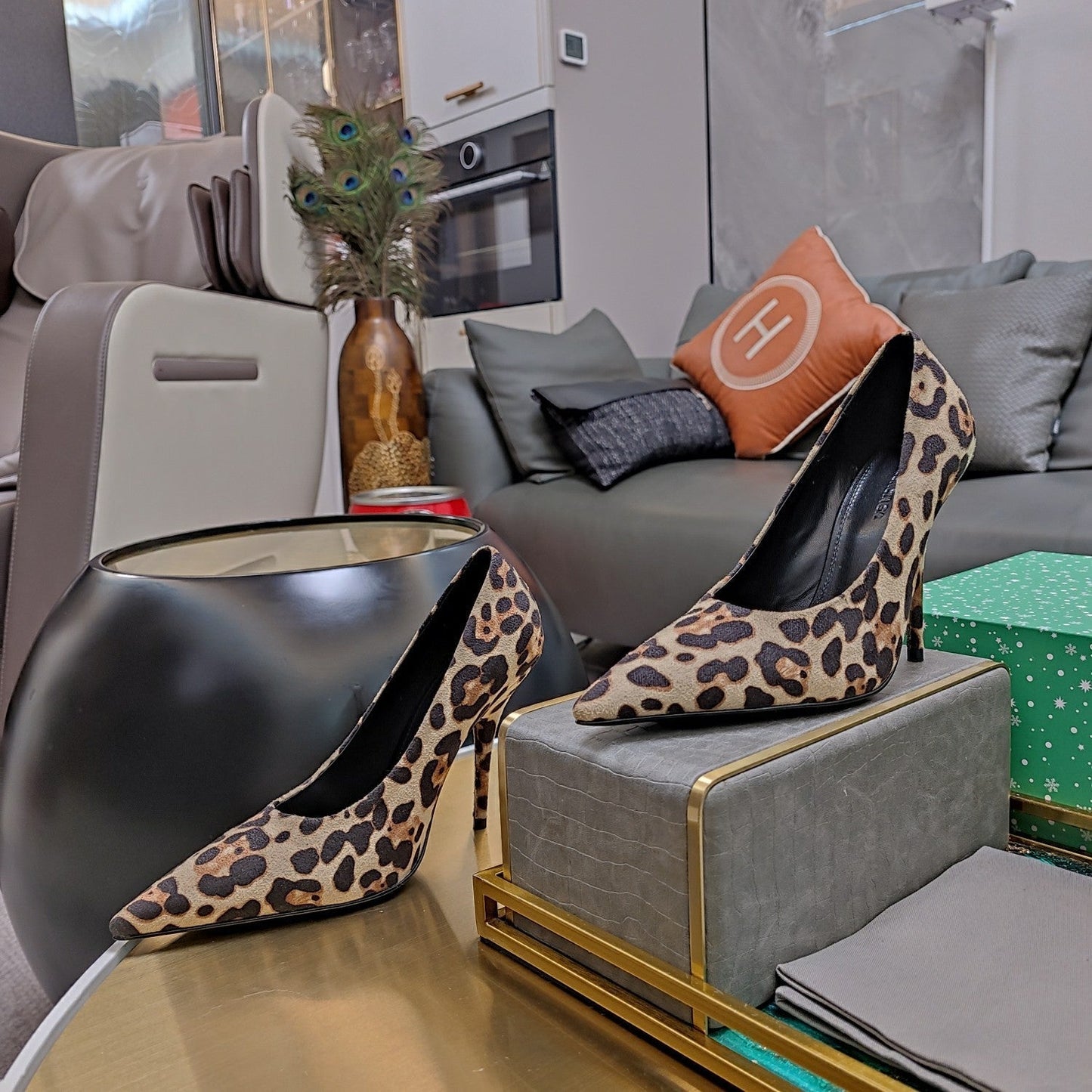 HIGH PUMPS IN BEIGE LEOPARD PRINT SUEDE - 34