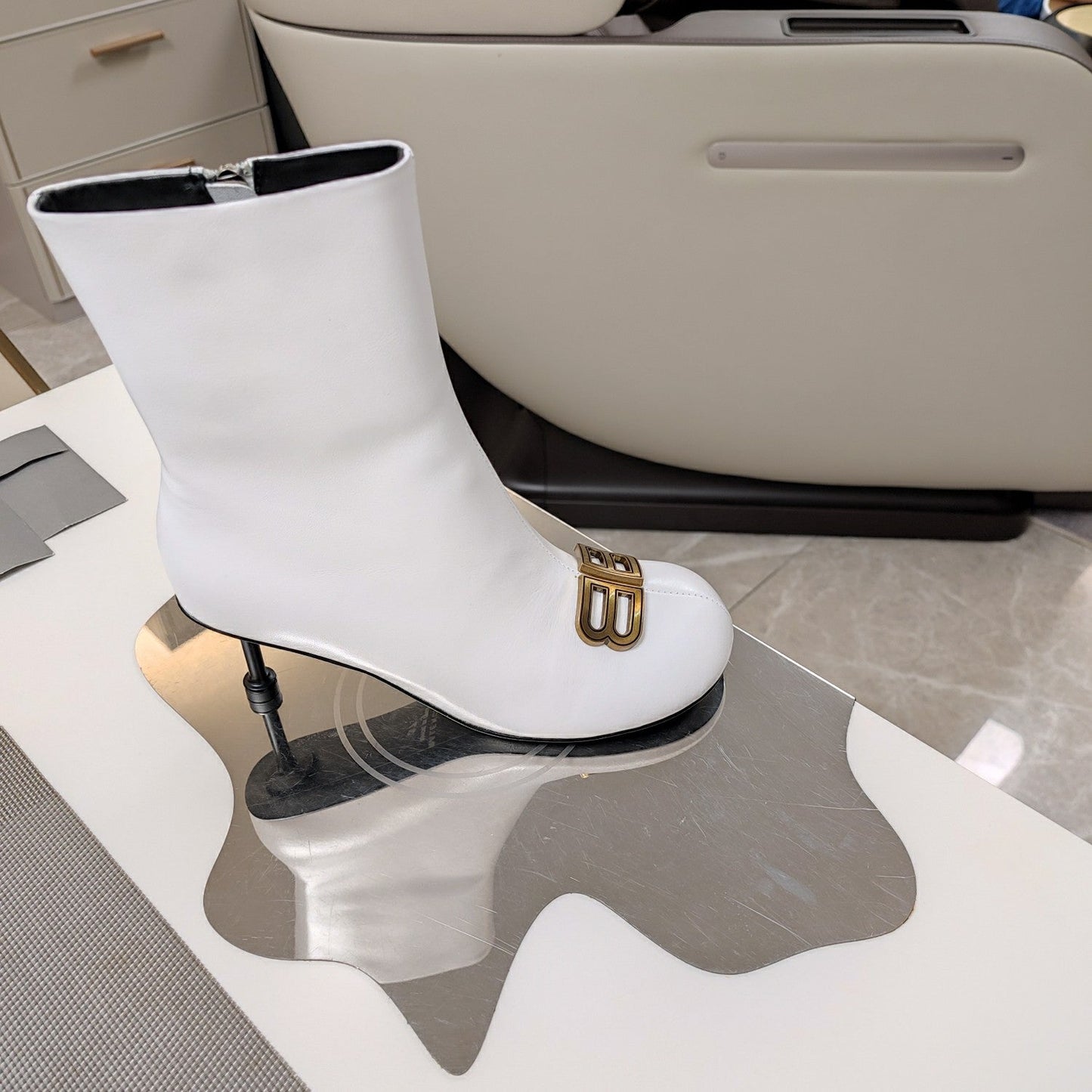 ROUND-TOE HIGH HEEL BOOTS IN WHITE SMOOTH LAMBSKIN - 34