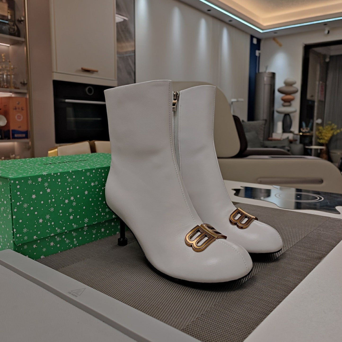 ROUND-TOE HIGH HEEL BOOTS IN WHITE SMOOTH LAMBSKIN - 34
