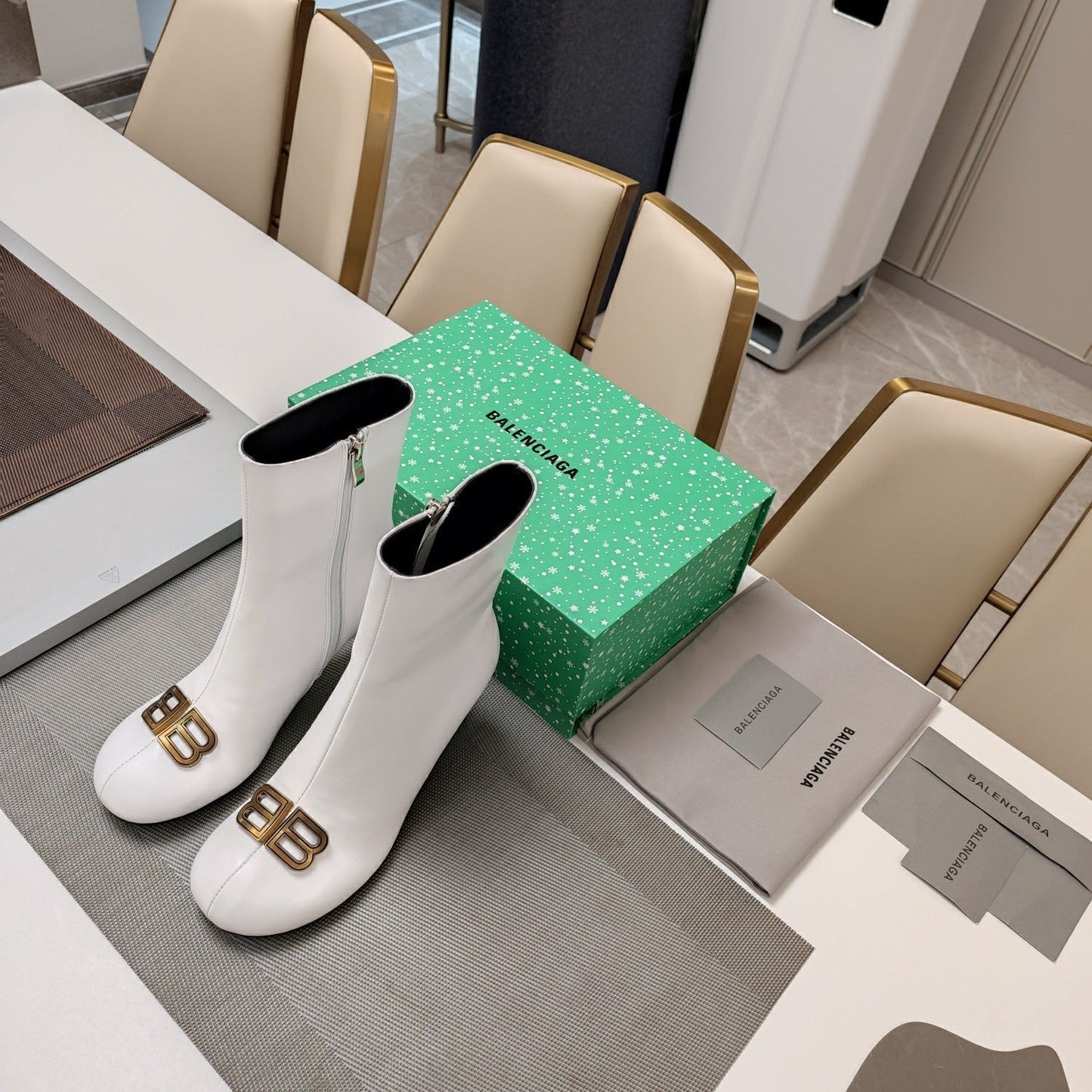 ROUND-TOE HIGH HEEL BOOTS IN WHITE SMOOTH LAMBSKIN - 34